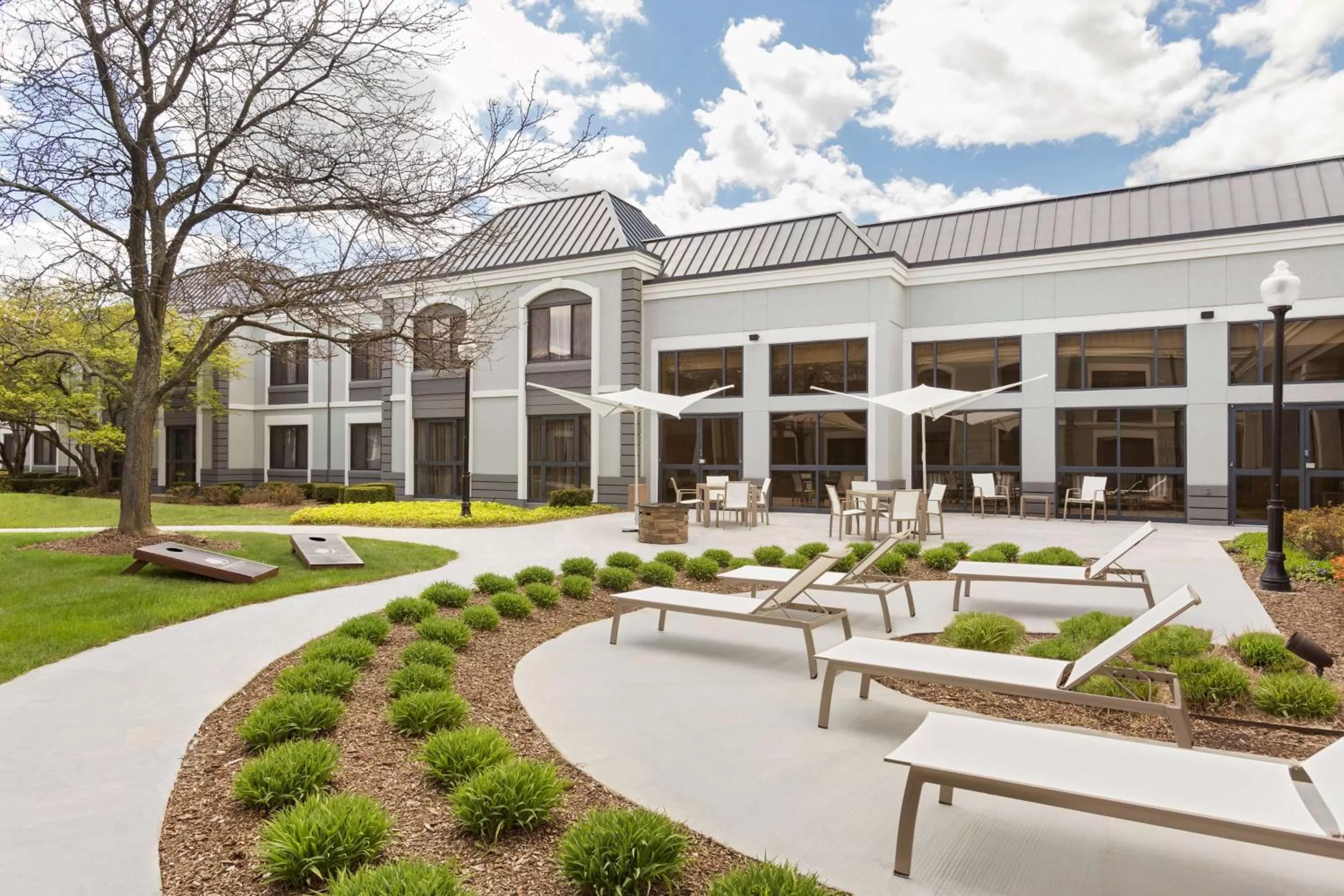 Property building in DoubleTree by Hilton Hotel Detroit Novi