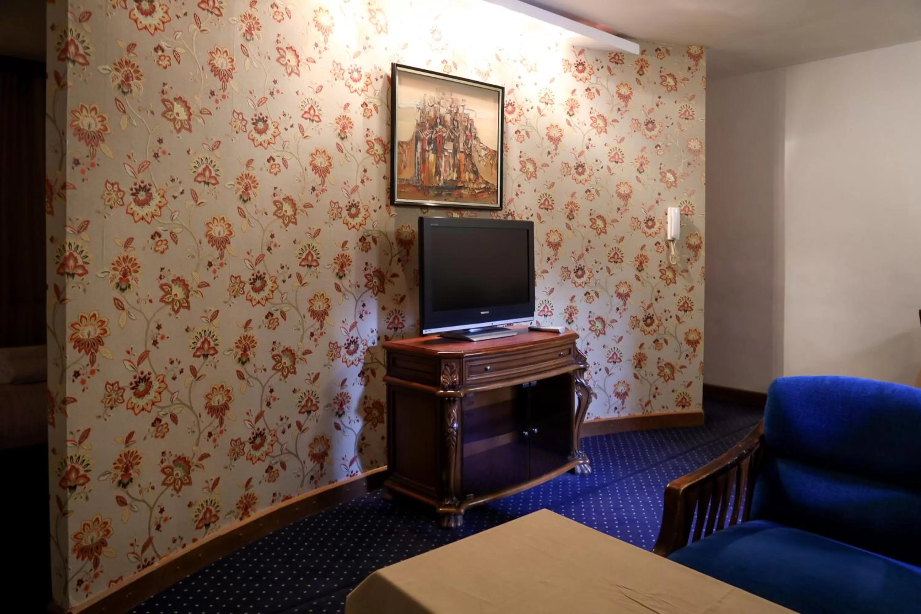 TV/Entertainment Center in NO PROBLEM