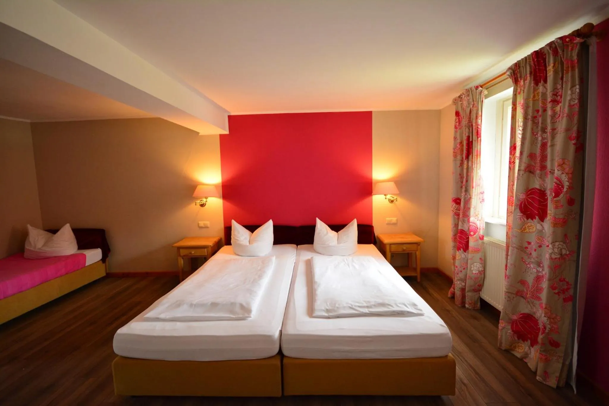 Bedroom, Bed in Landhotel Schloss Buttenheim