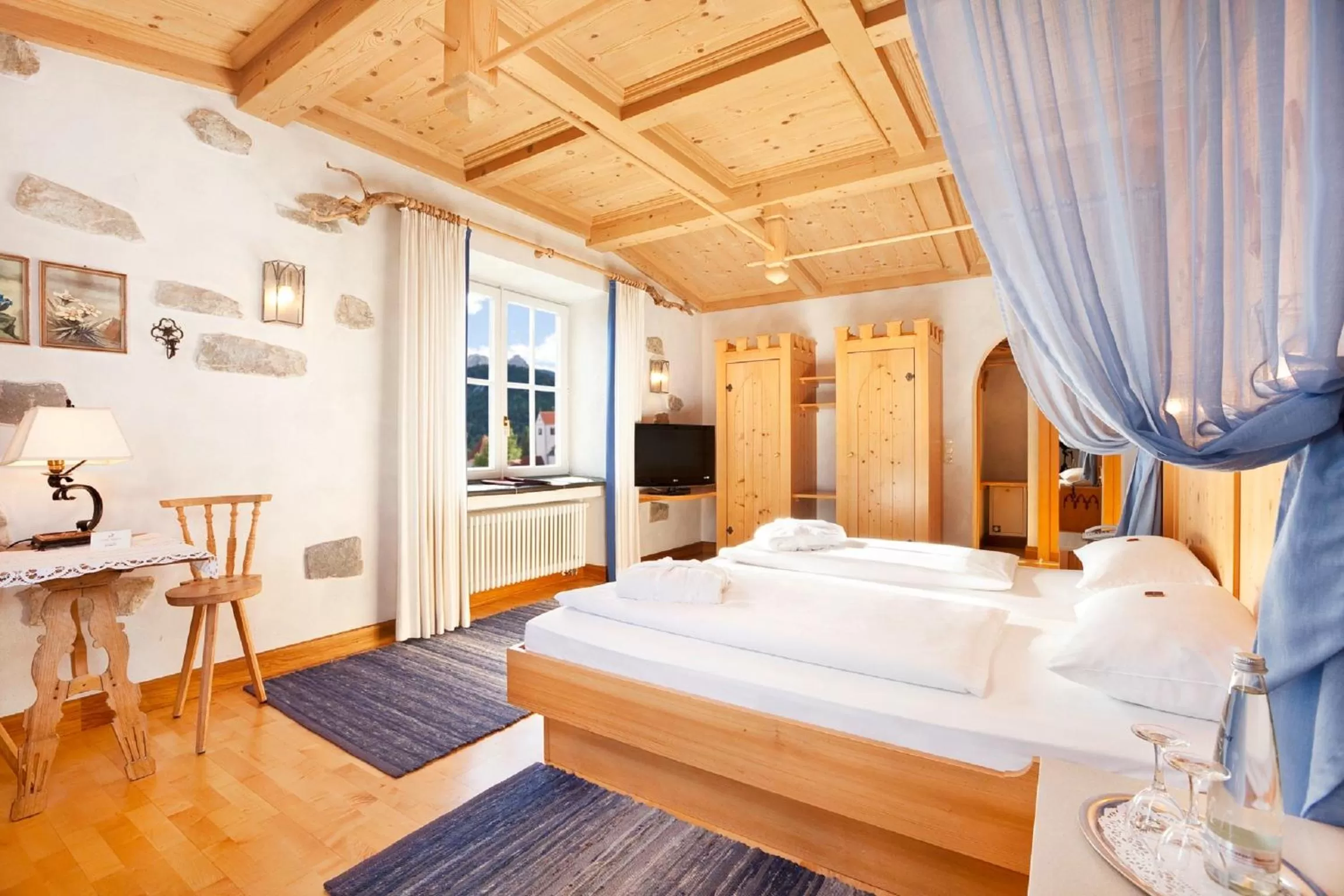 Photo of the whole room, Bed in Hotel Hirsch