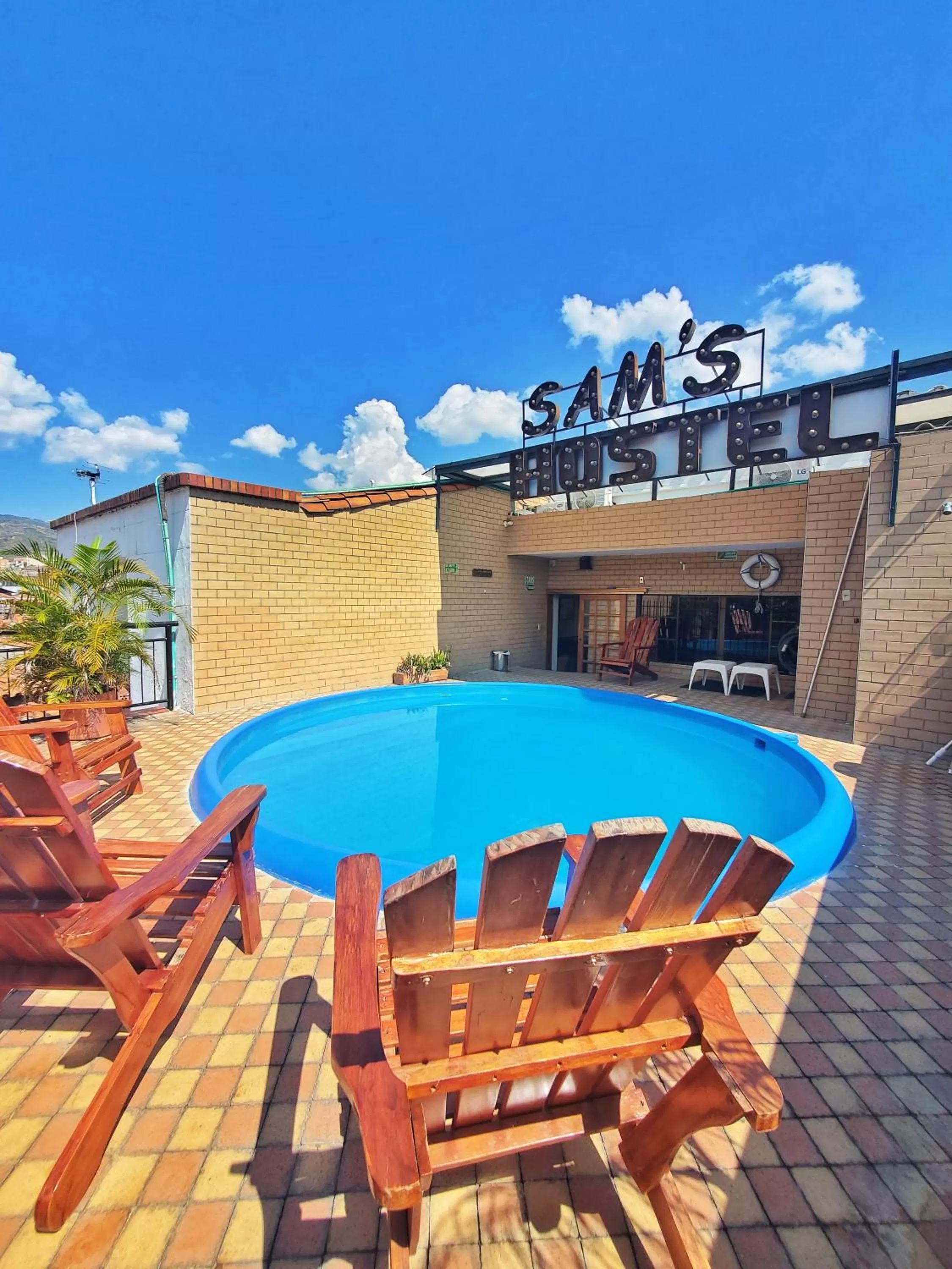 Swimming pool in Sam'S VIP Hostel San Gil