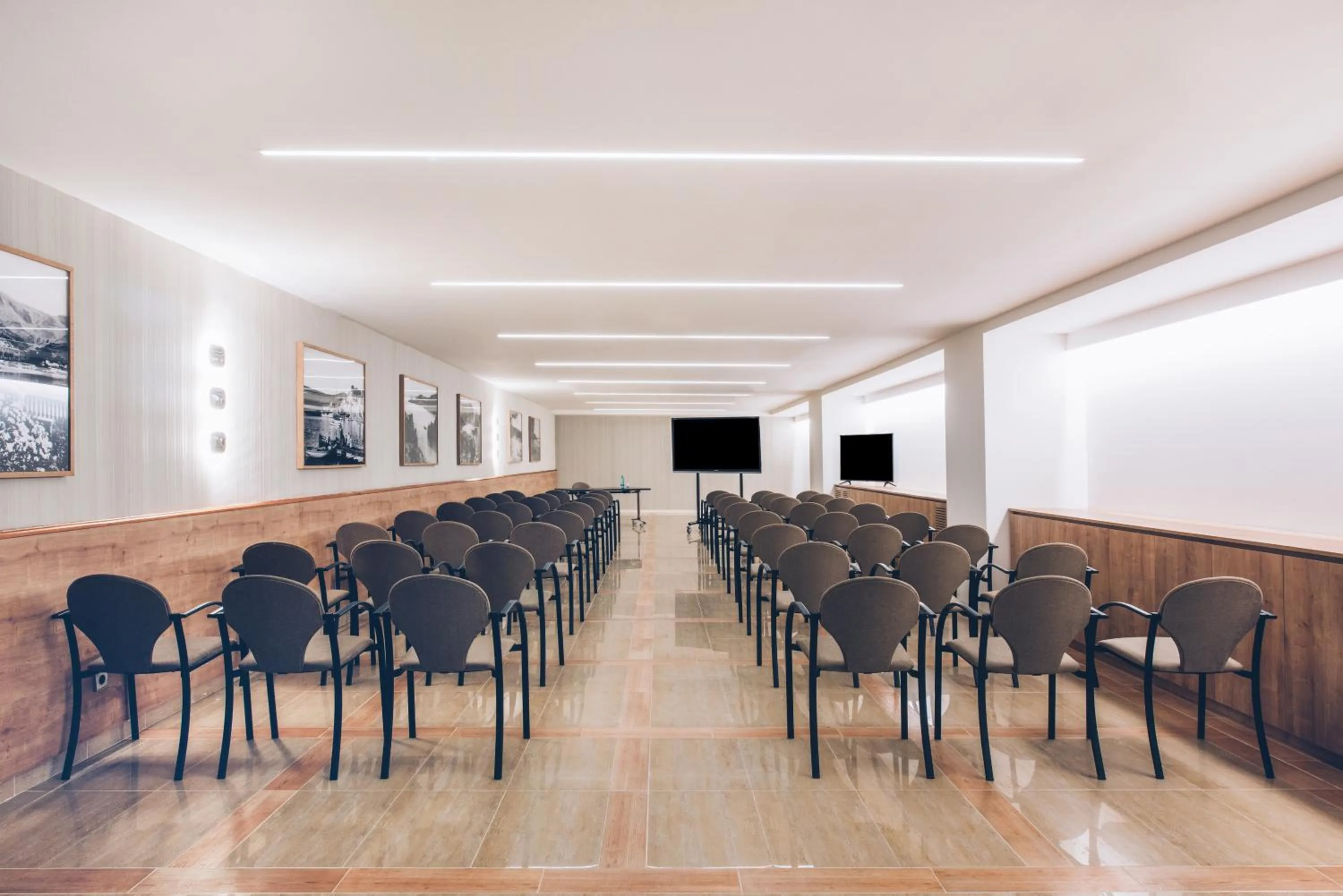 Business facilities in Iberostar Selection Jardín del Sol Suites - Adults Only