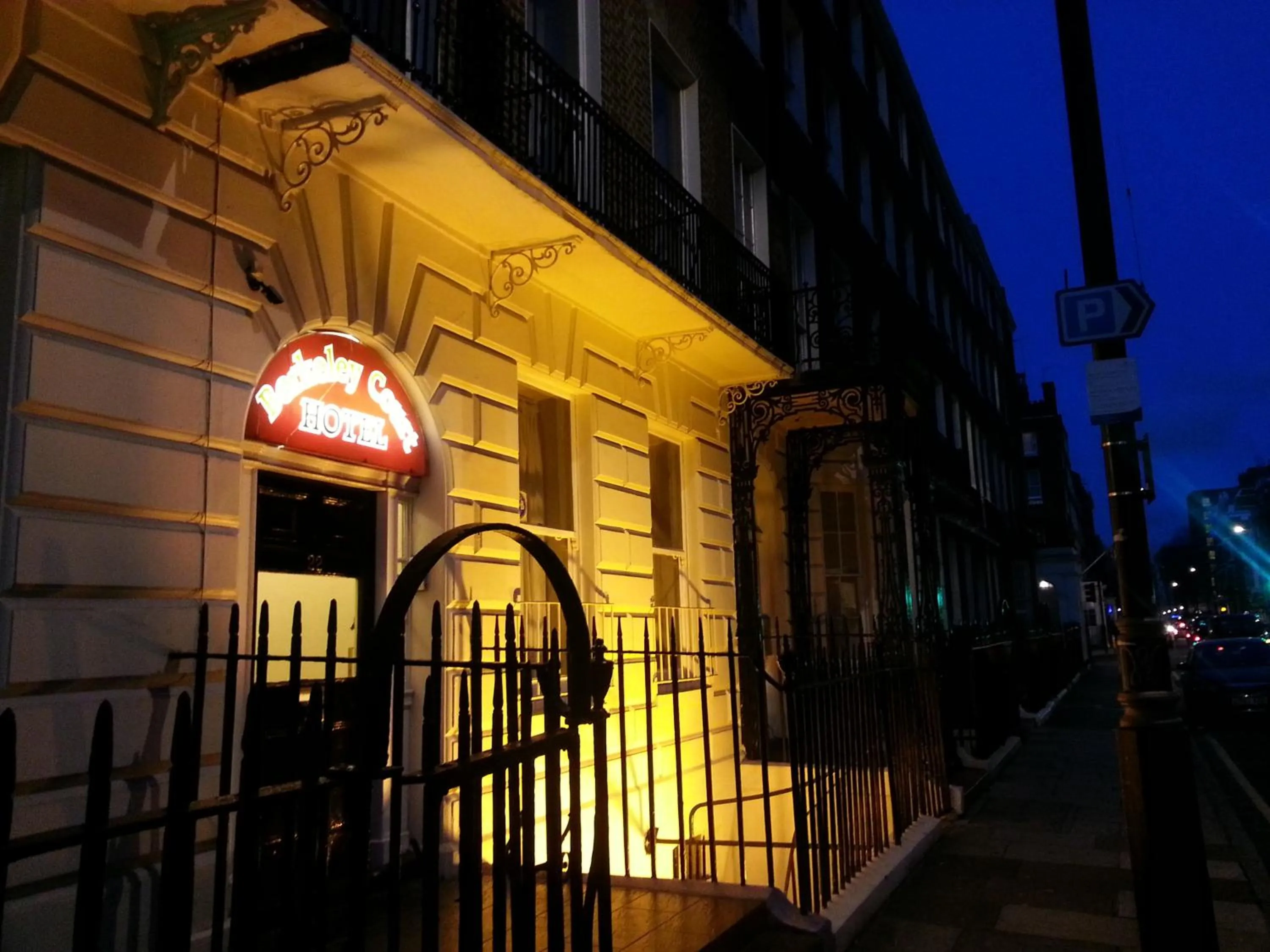 Facade/entrance in Berkeley Court Hotel