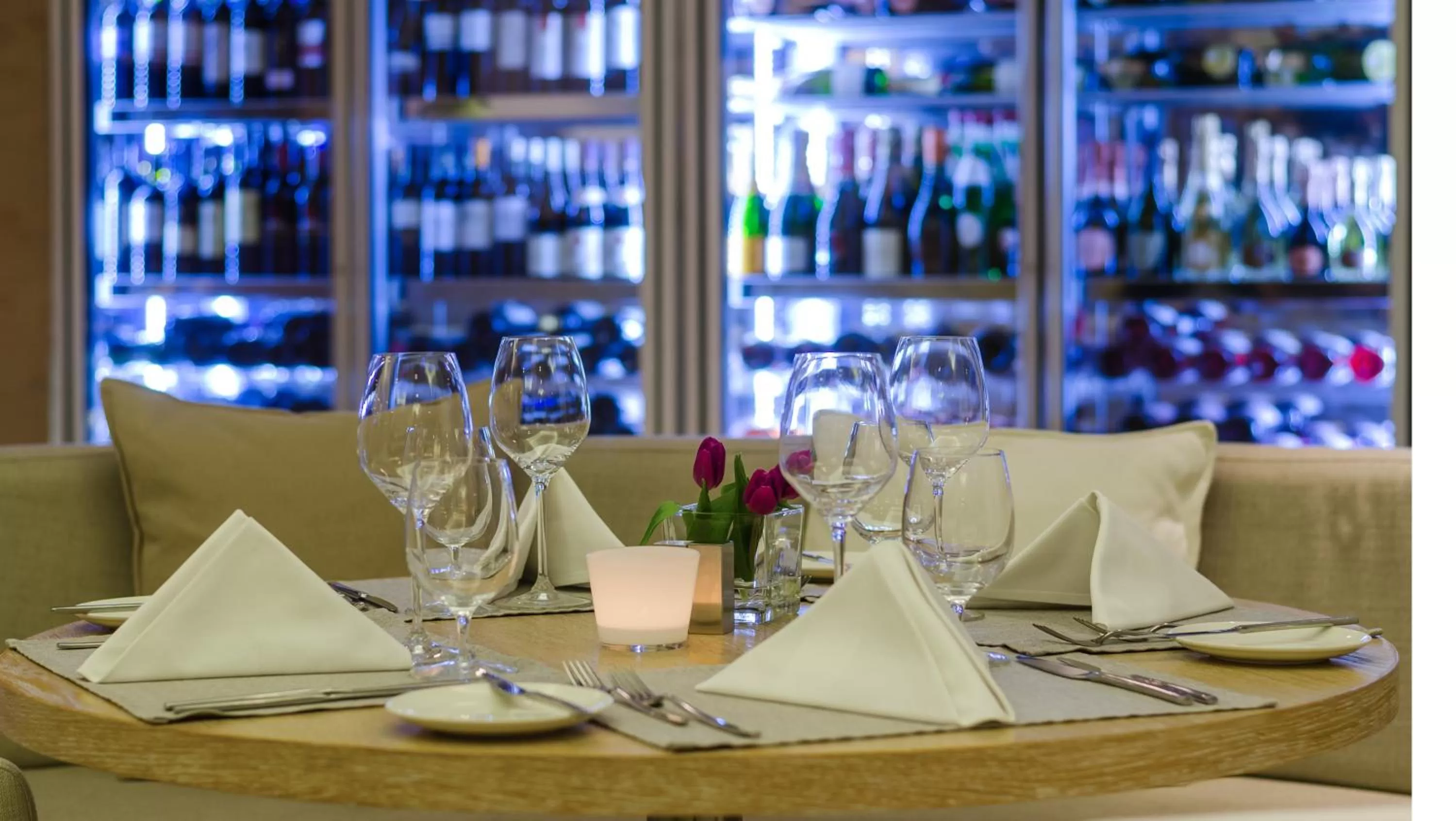 Restaurant/places to eat in Alasia Boutique Hotel