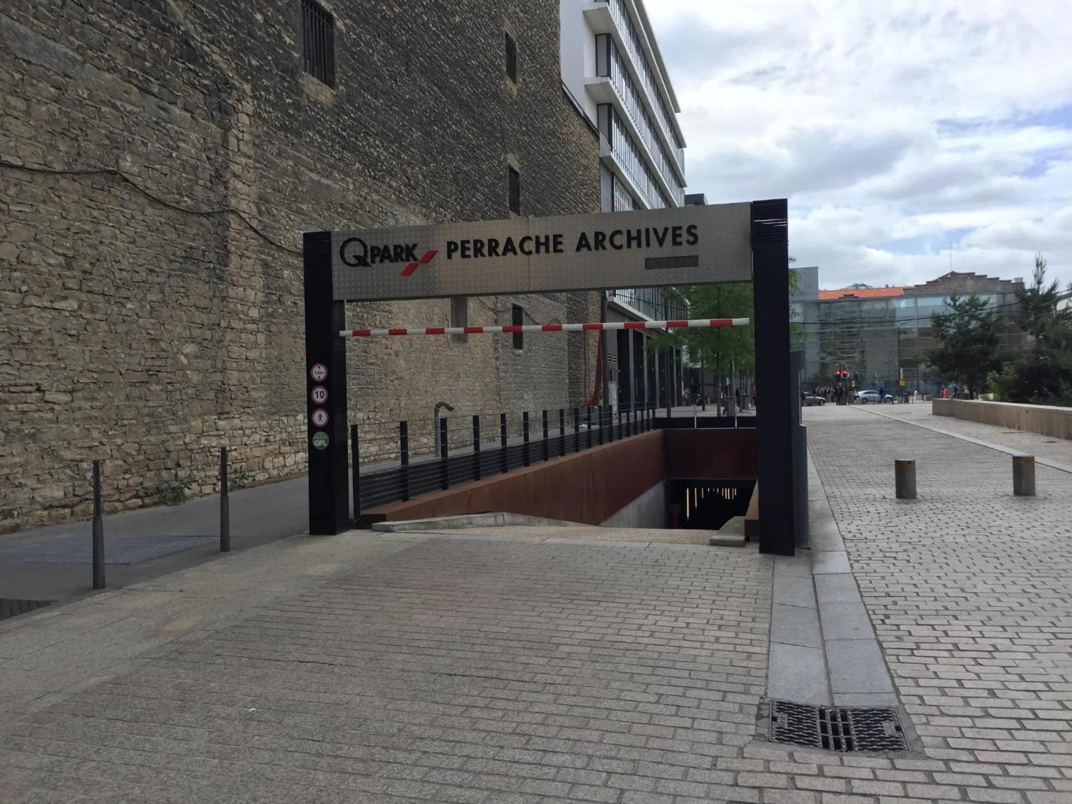 Parking in Hôtel Villa Berlioz