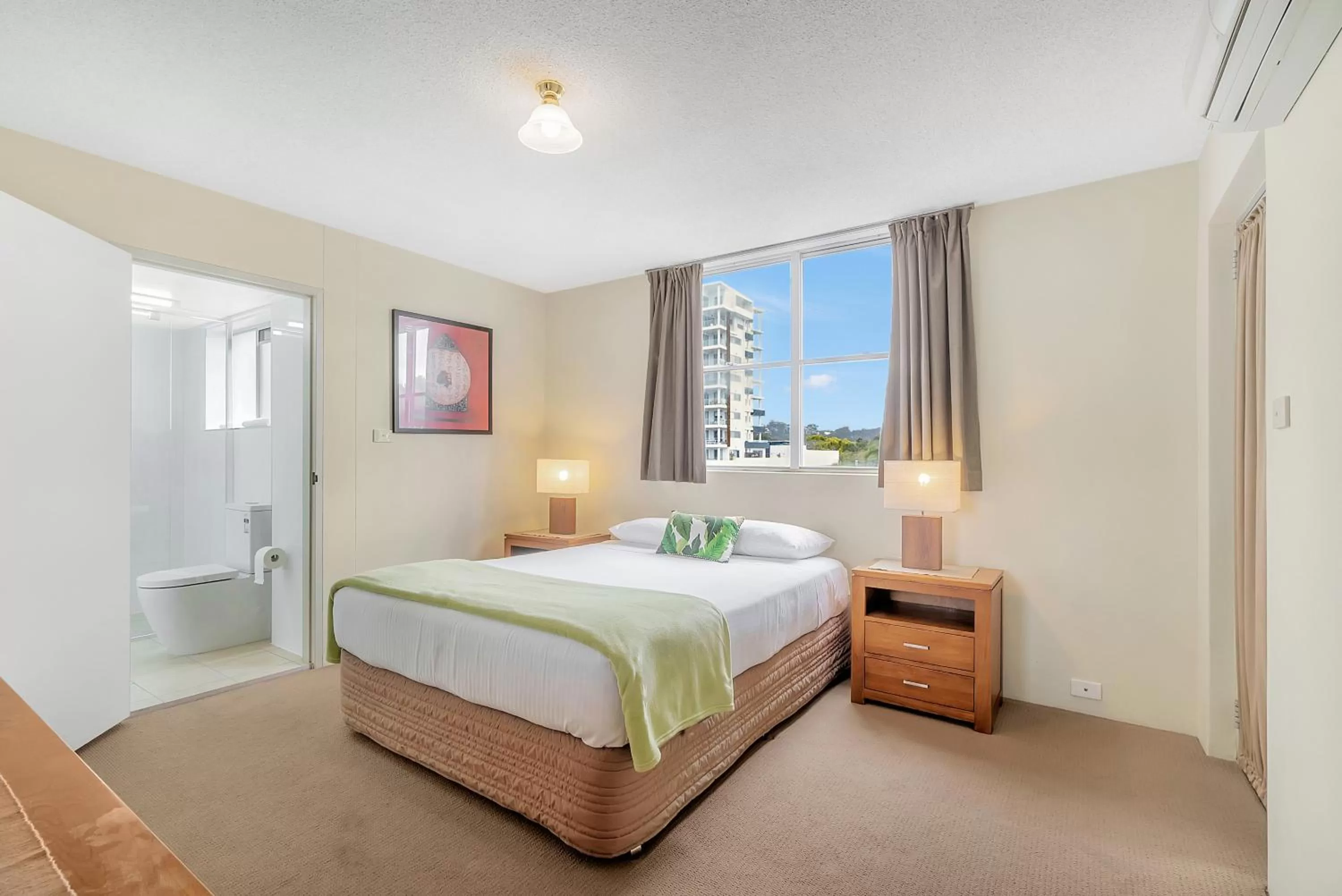 Bed in Tradewinds Apartments