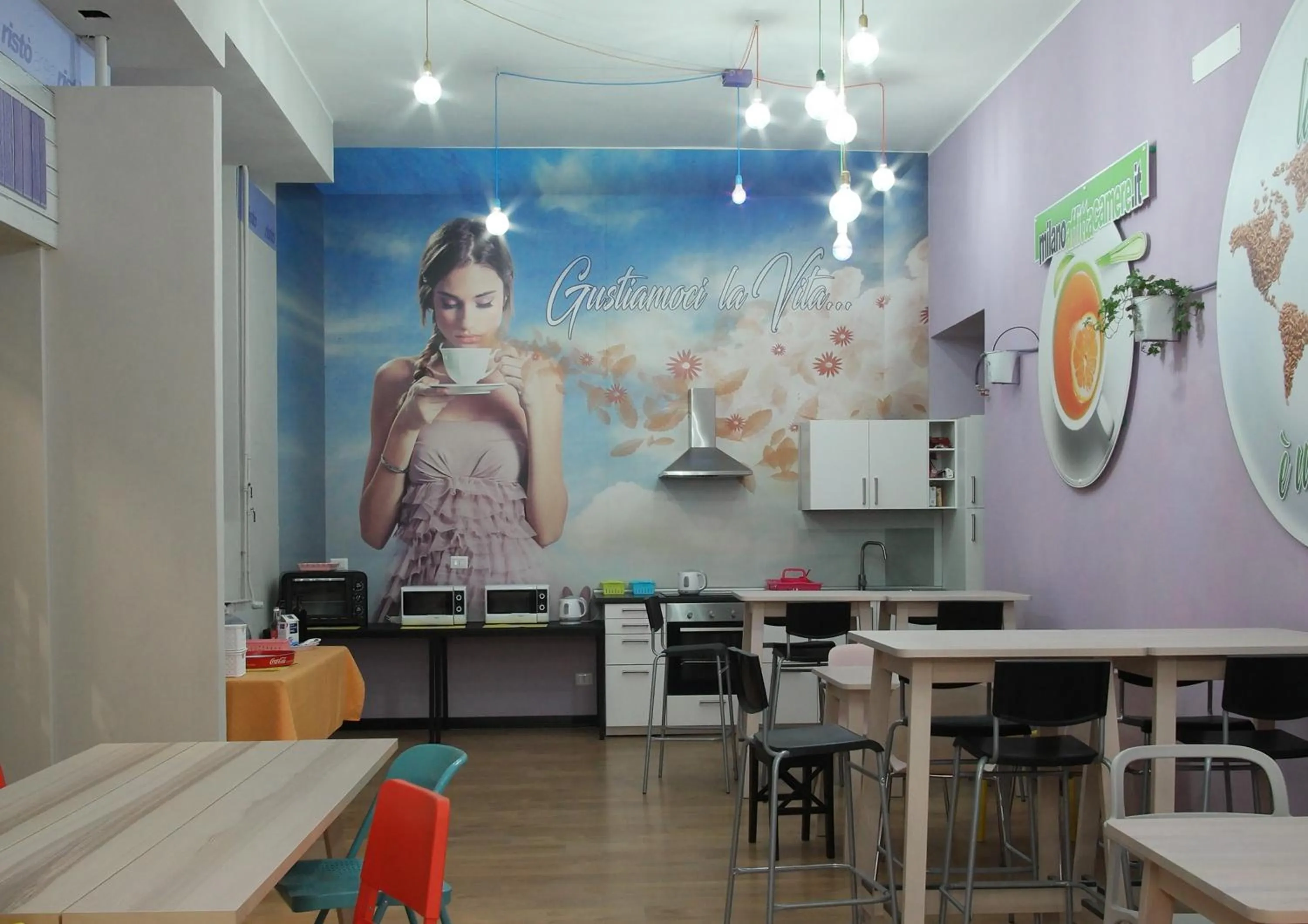 kitchen in Milano Ostello