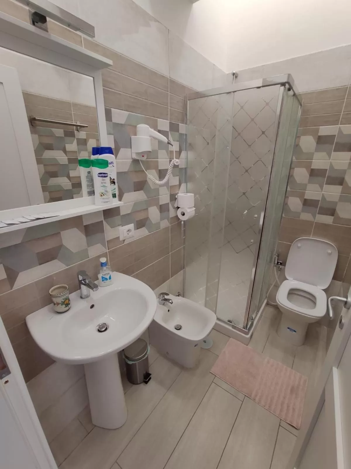 Shower in Domus San Biagio 14