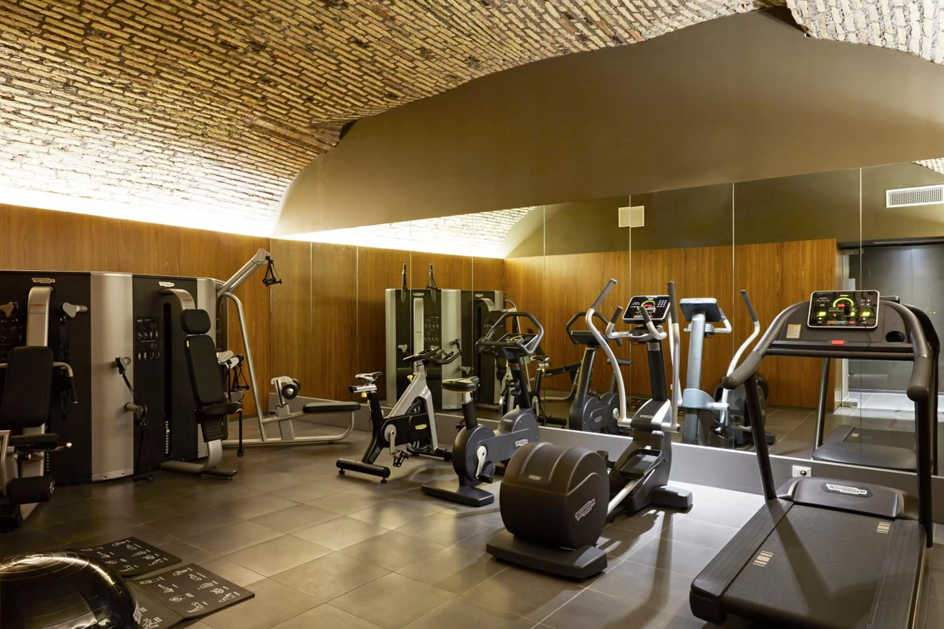 Fitness centre/facilities in Hotel The Building