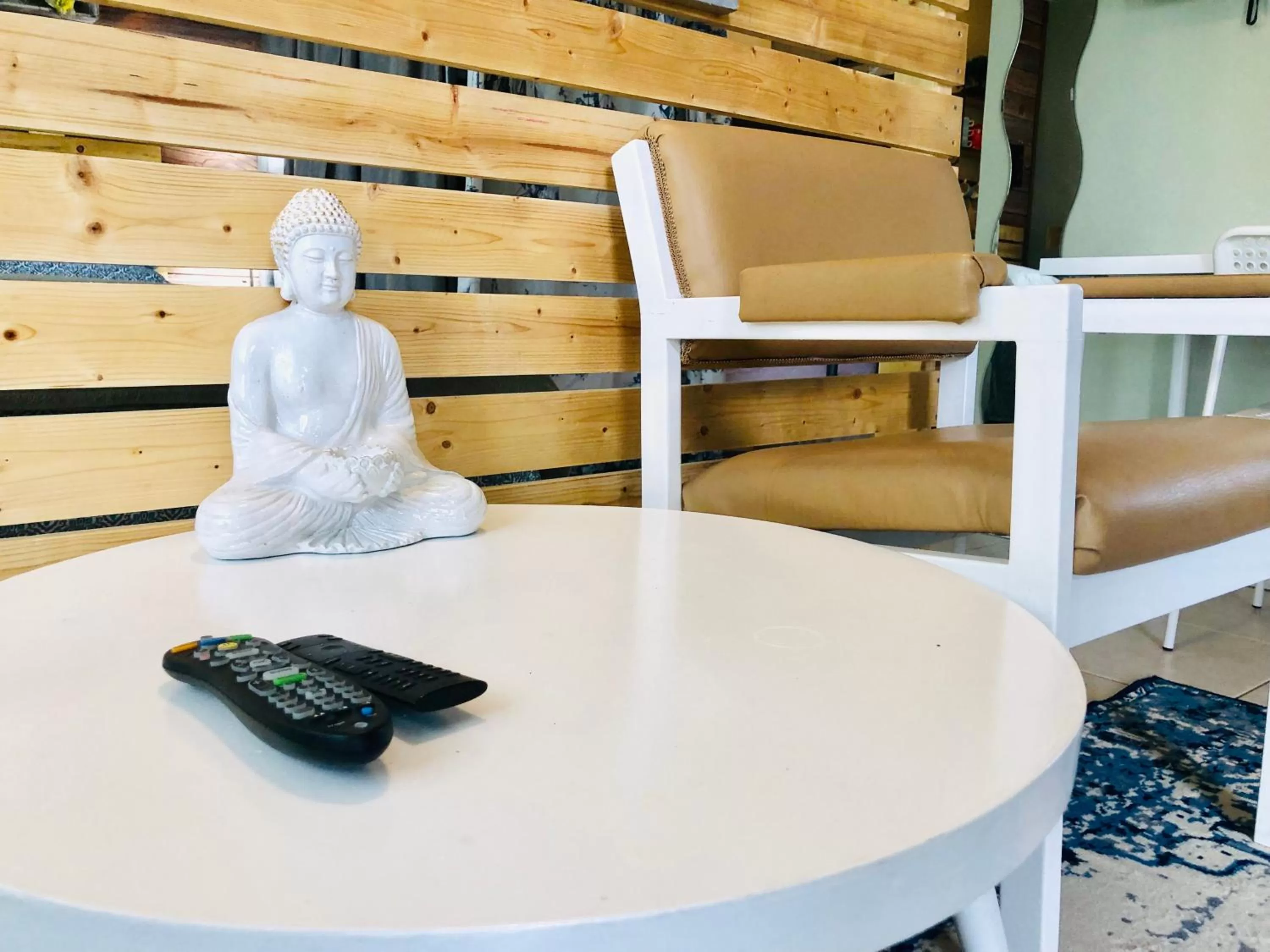 Living room in Hollywood Light Haven Lodge