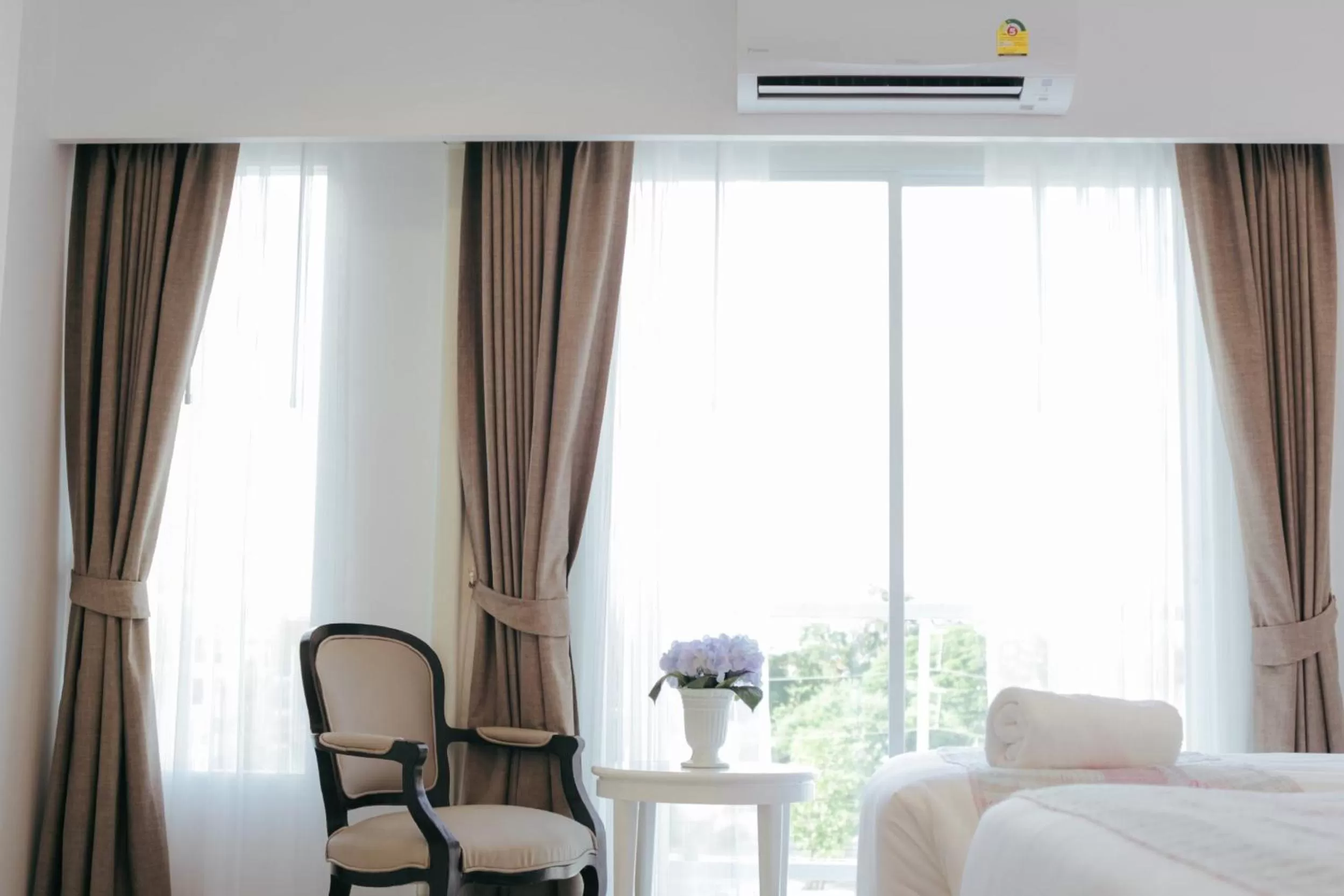 Deluxe King Room in Arsh Boutique Hotel