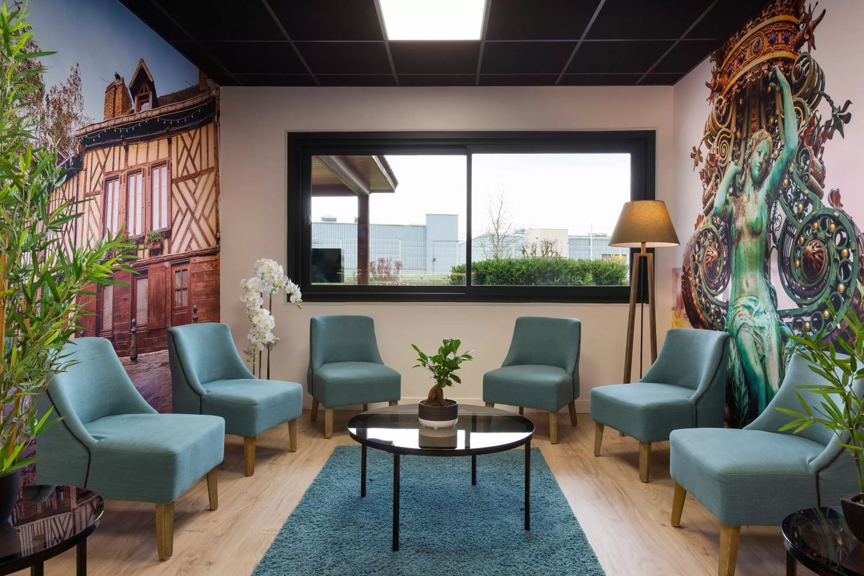 Living room in Brit Hotel Confort Amiens