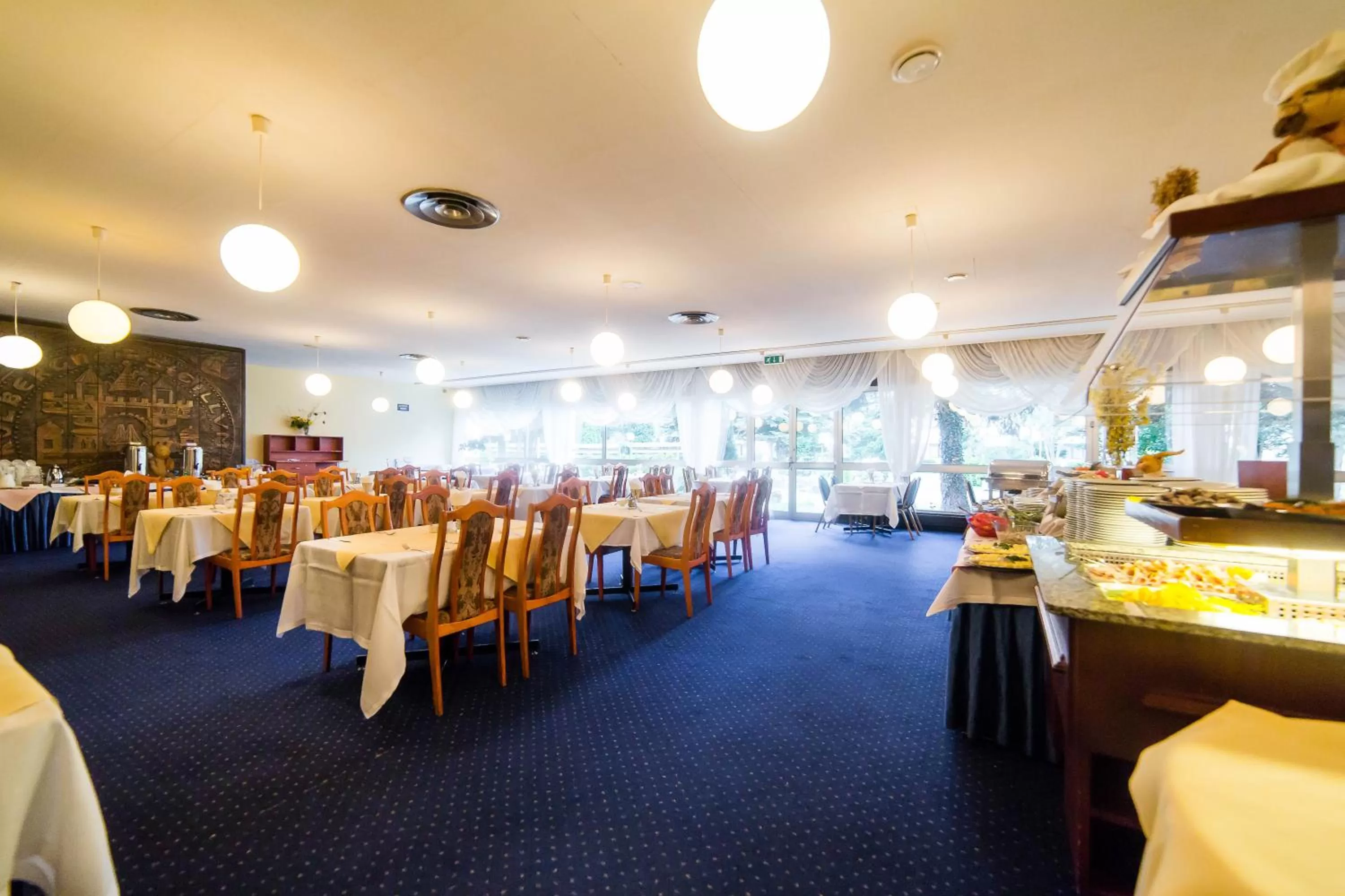 Restaurant/places to eat in Hotel Solny