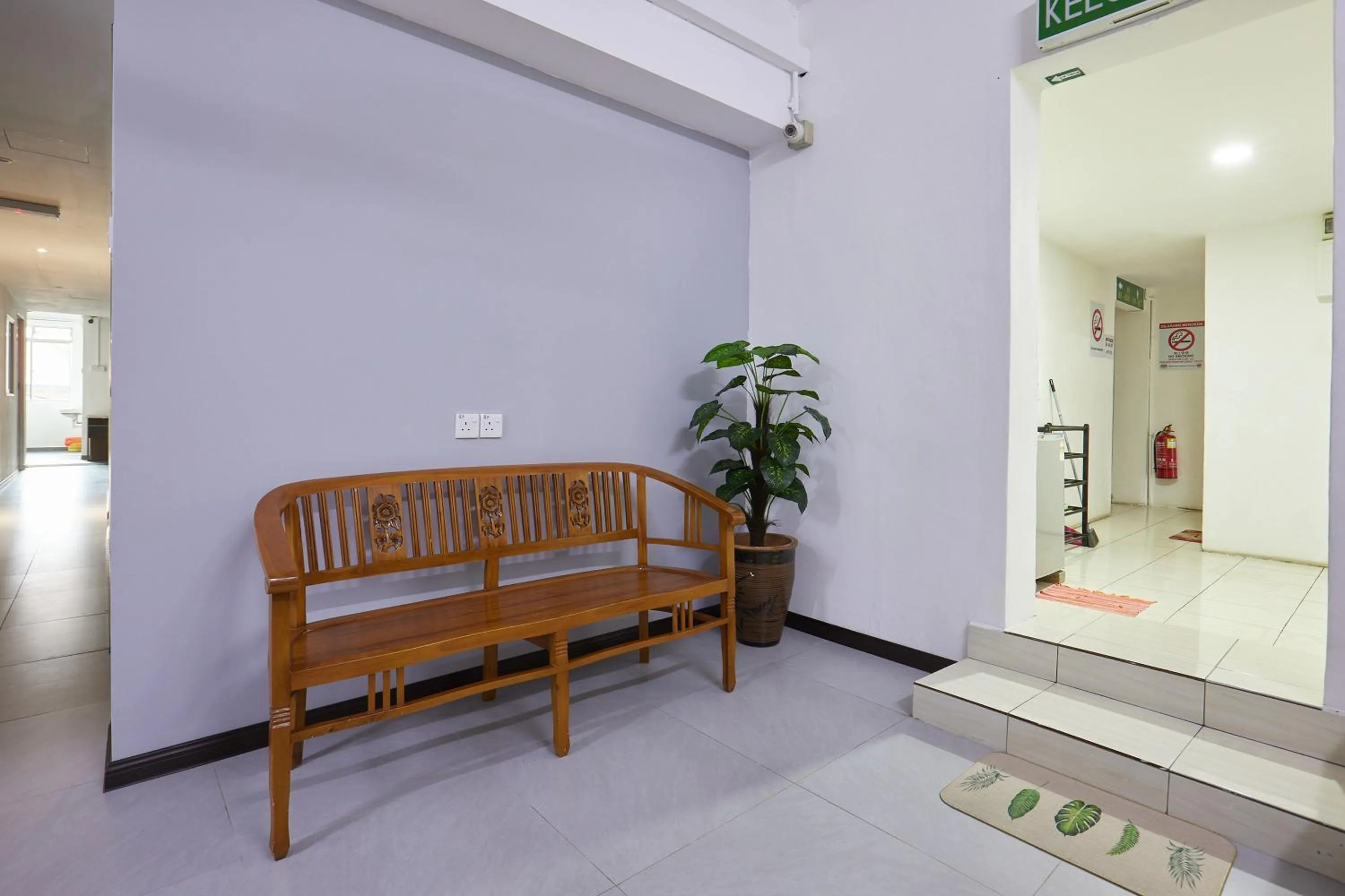 Communal lounge/ TV room in Uncle Guesthouse Kuala Terengganu