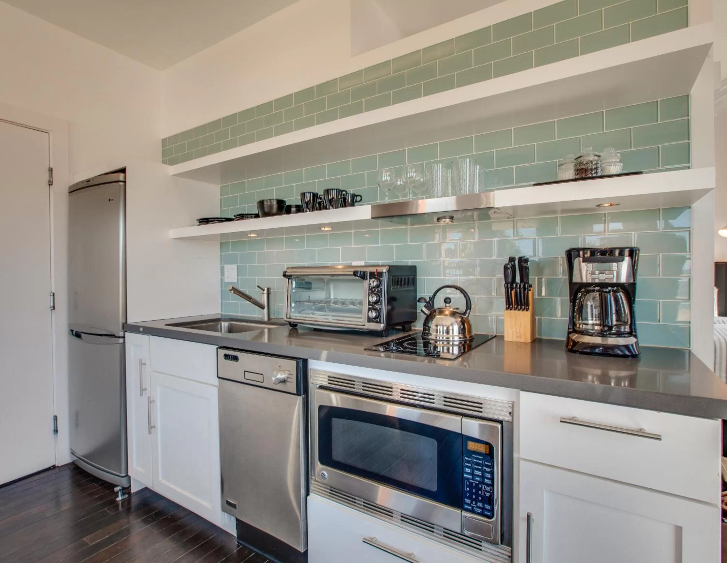 Coffee/tea facilities in Venice Breeze Suites