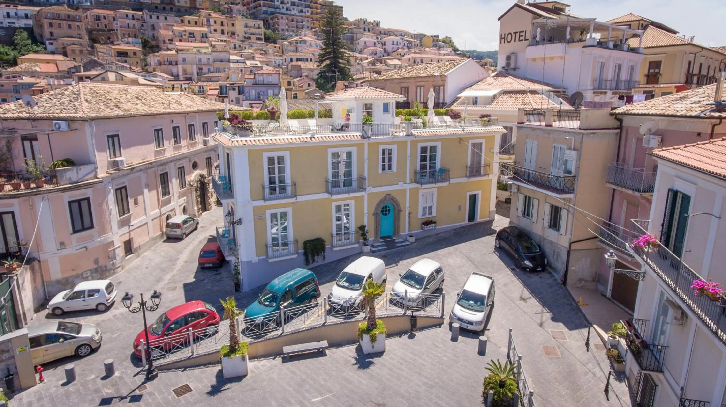 Facade/entrance in Piccolo Grand Hotel