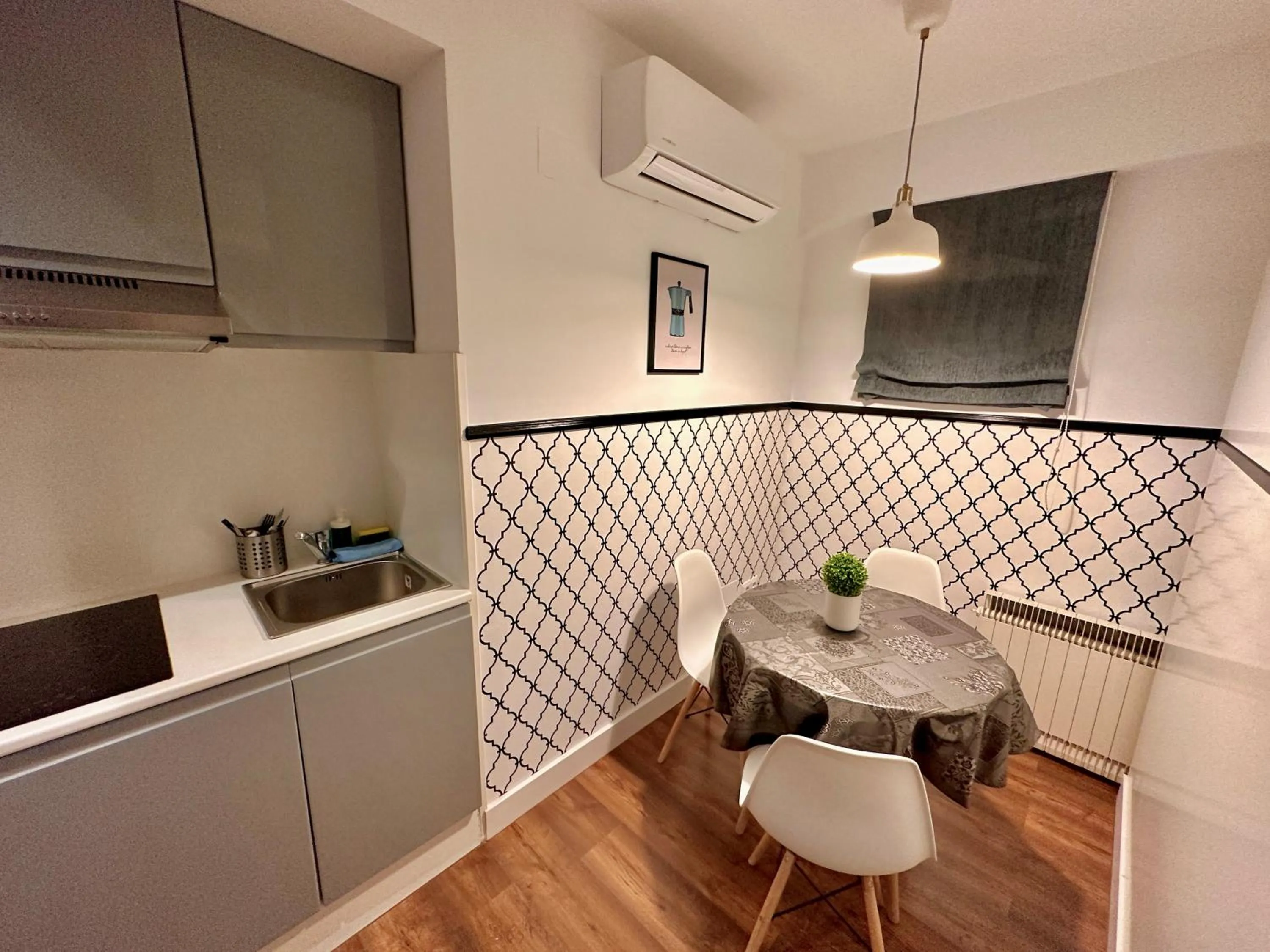 Kitchen or kitchenette in Far Home Gran Vía