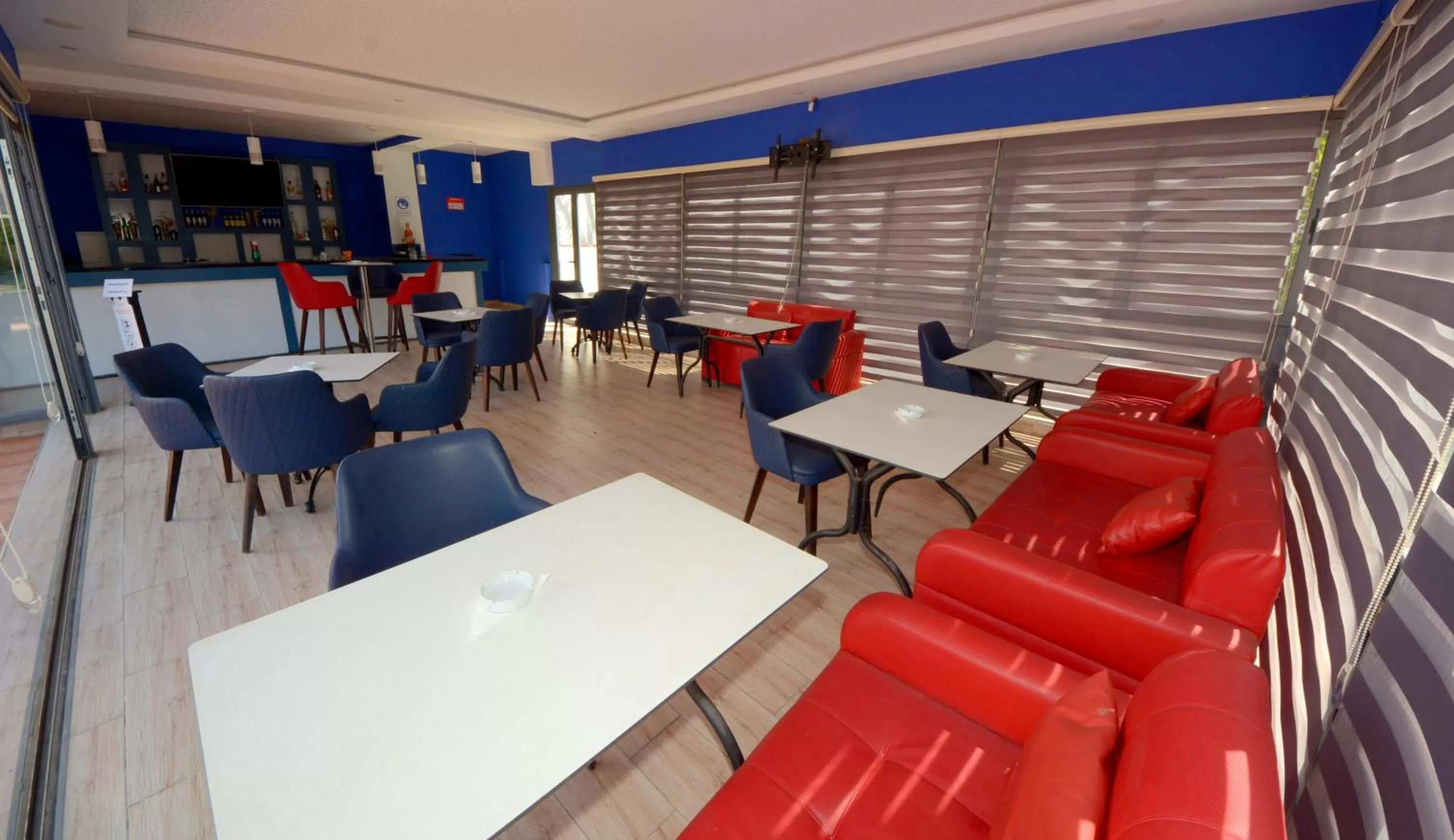 Restaurant/places to eat in Oasis Hotel & Spa