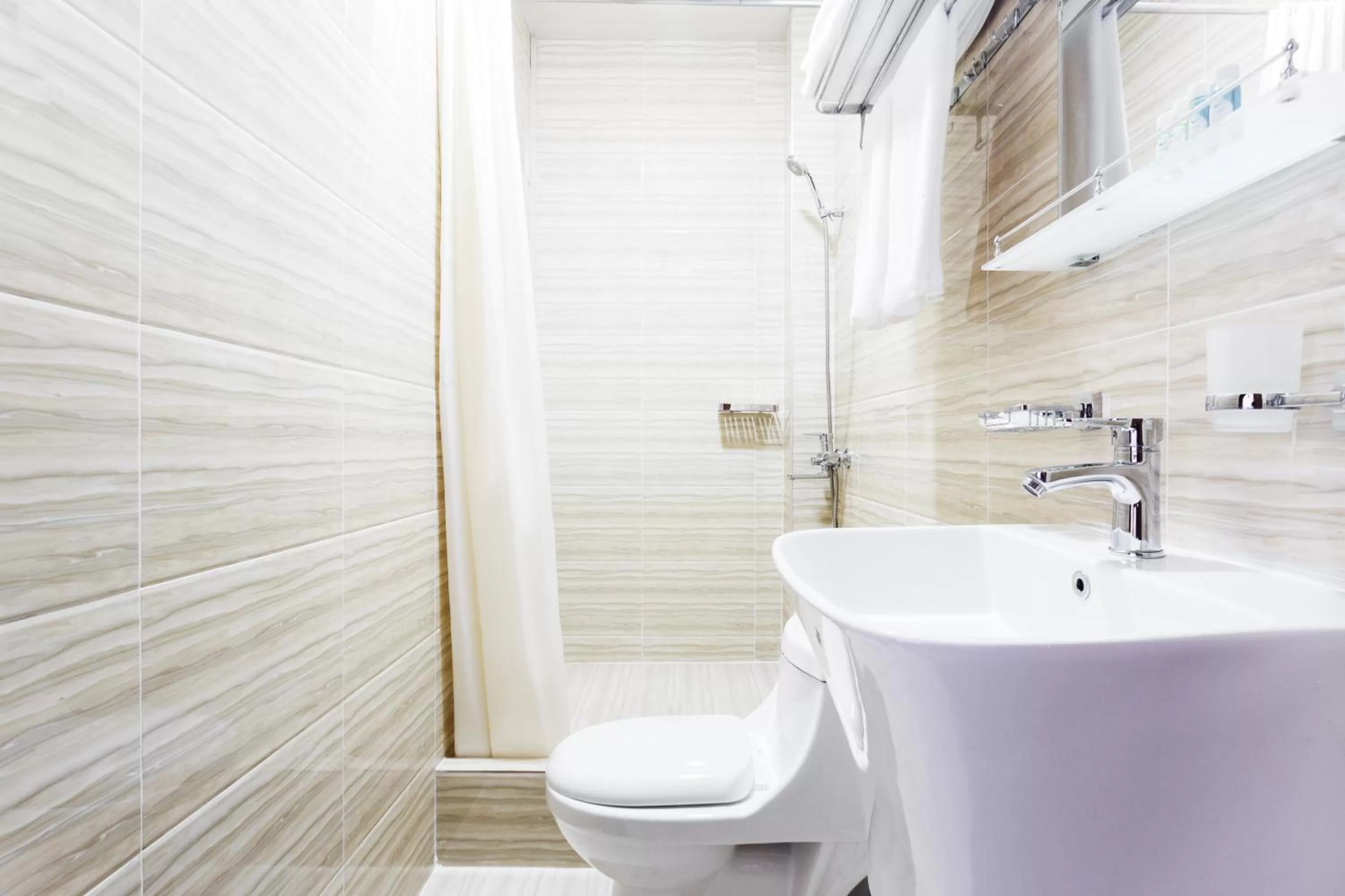 Shower in Western Suites Hotel