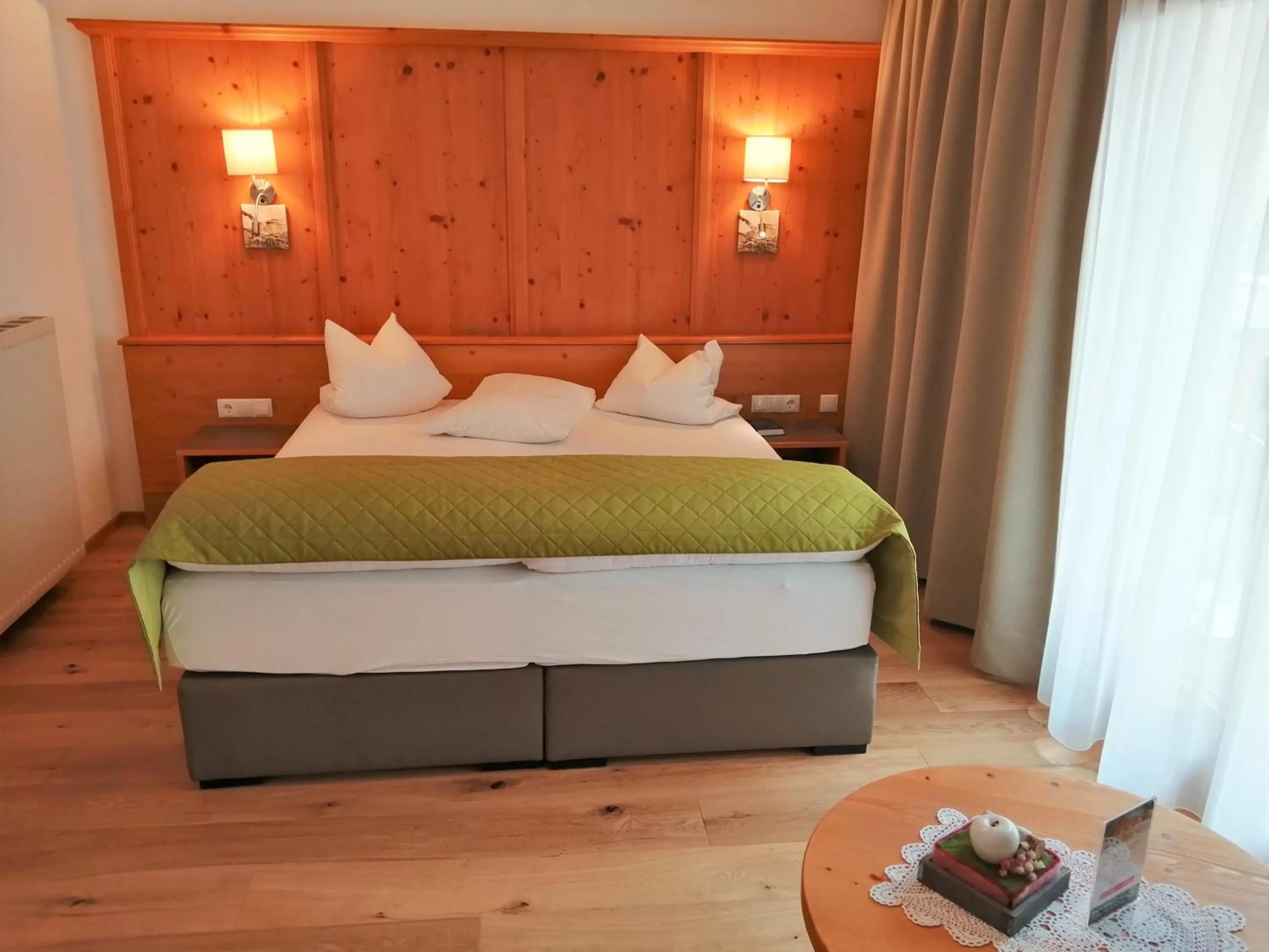 Photo of the whole room, Bed in Hotel Enzian