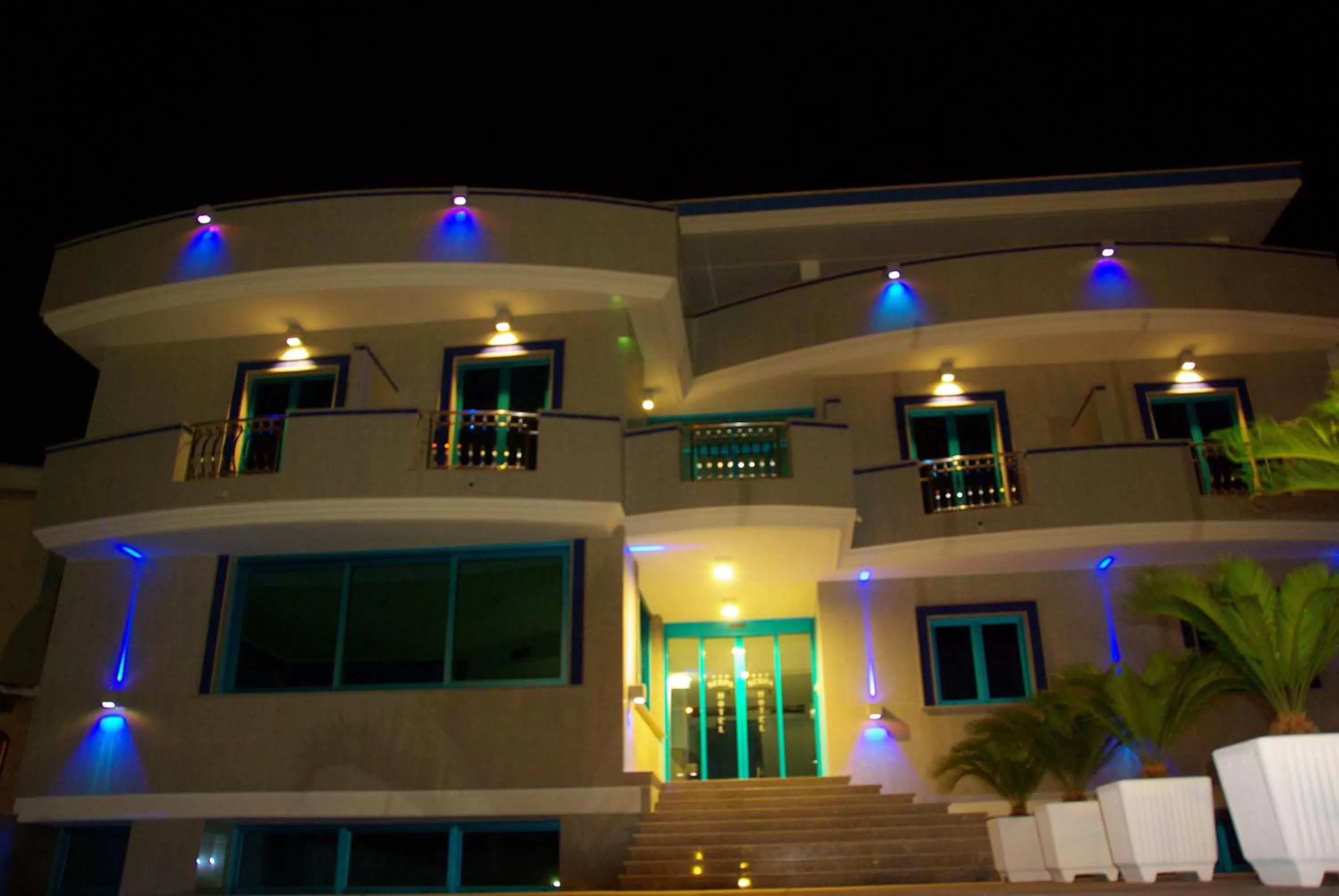 Facade/entrance in Serpa Hotel