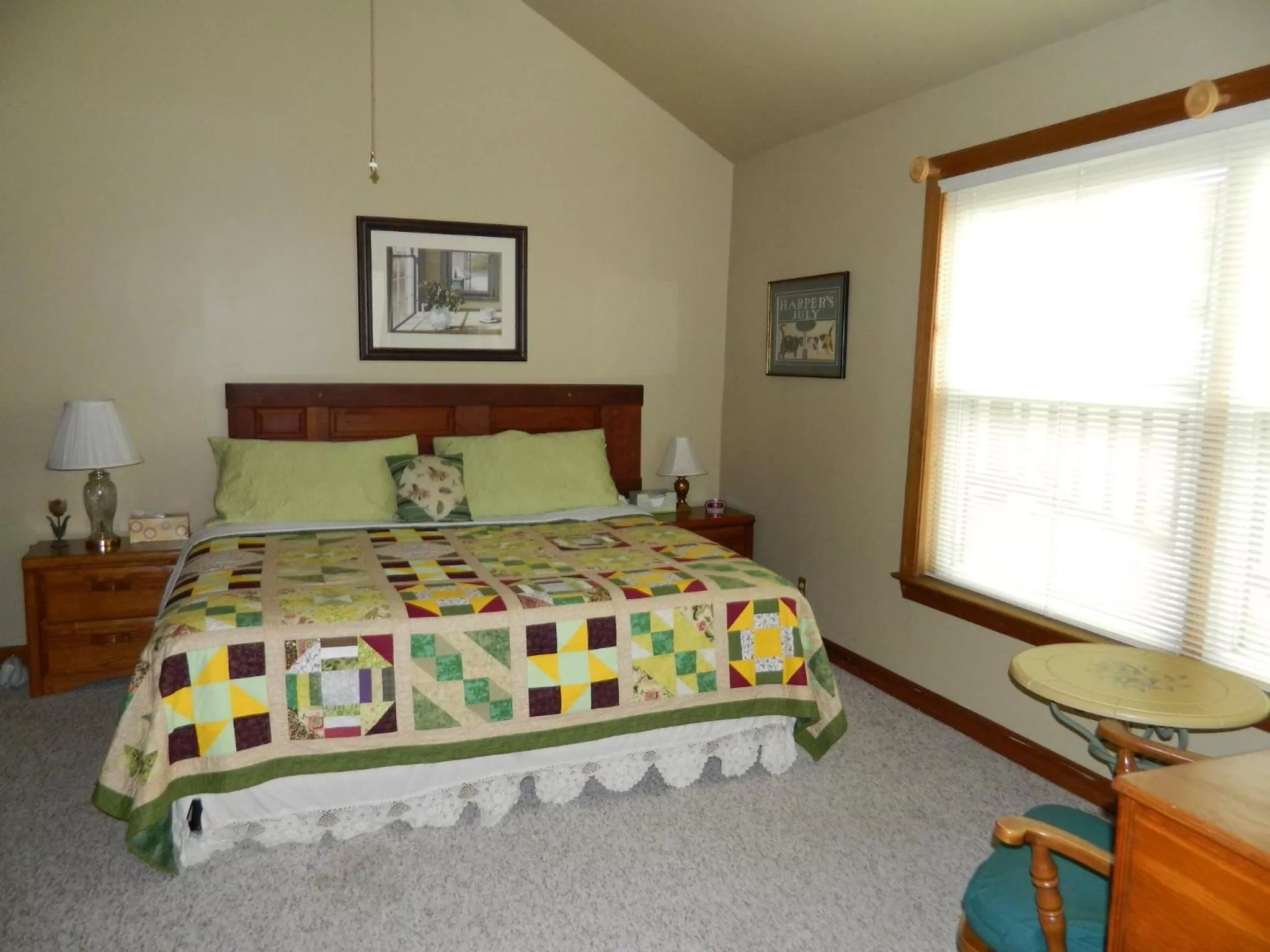 Bed in Bent Mountain Lodge Bed And Breakfast, Inc.