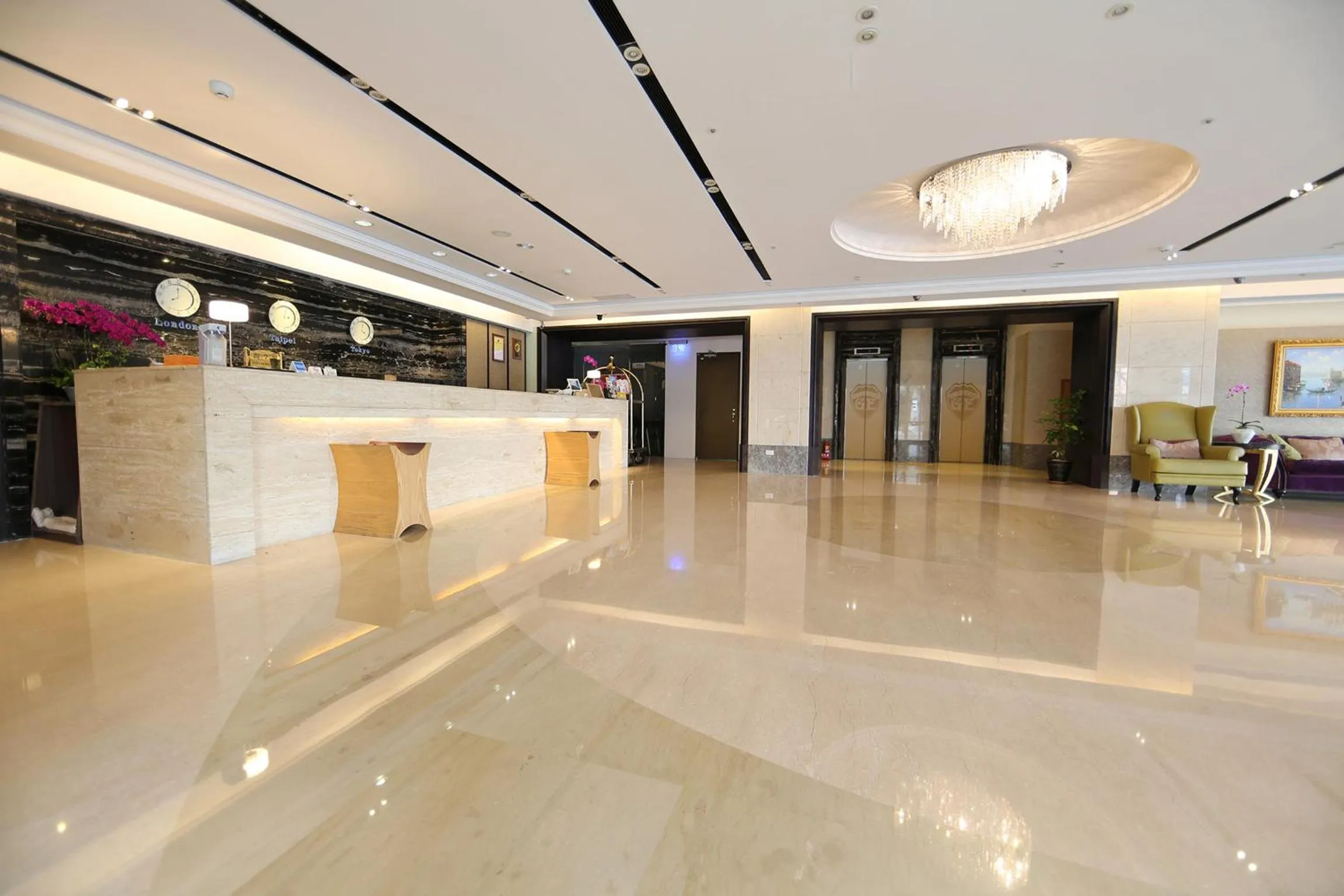 Lobby or reception in Grand Earl Hotel