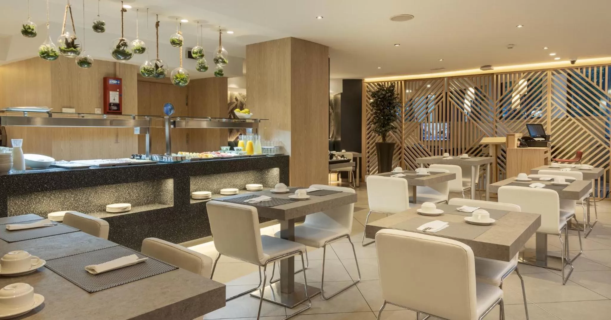 Restaurant/places to eat in Ilunion Auditori