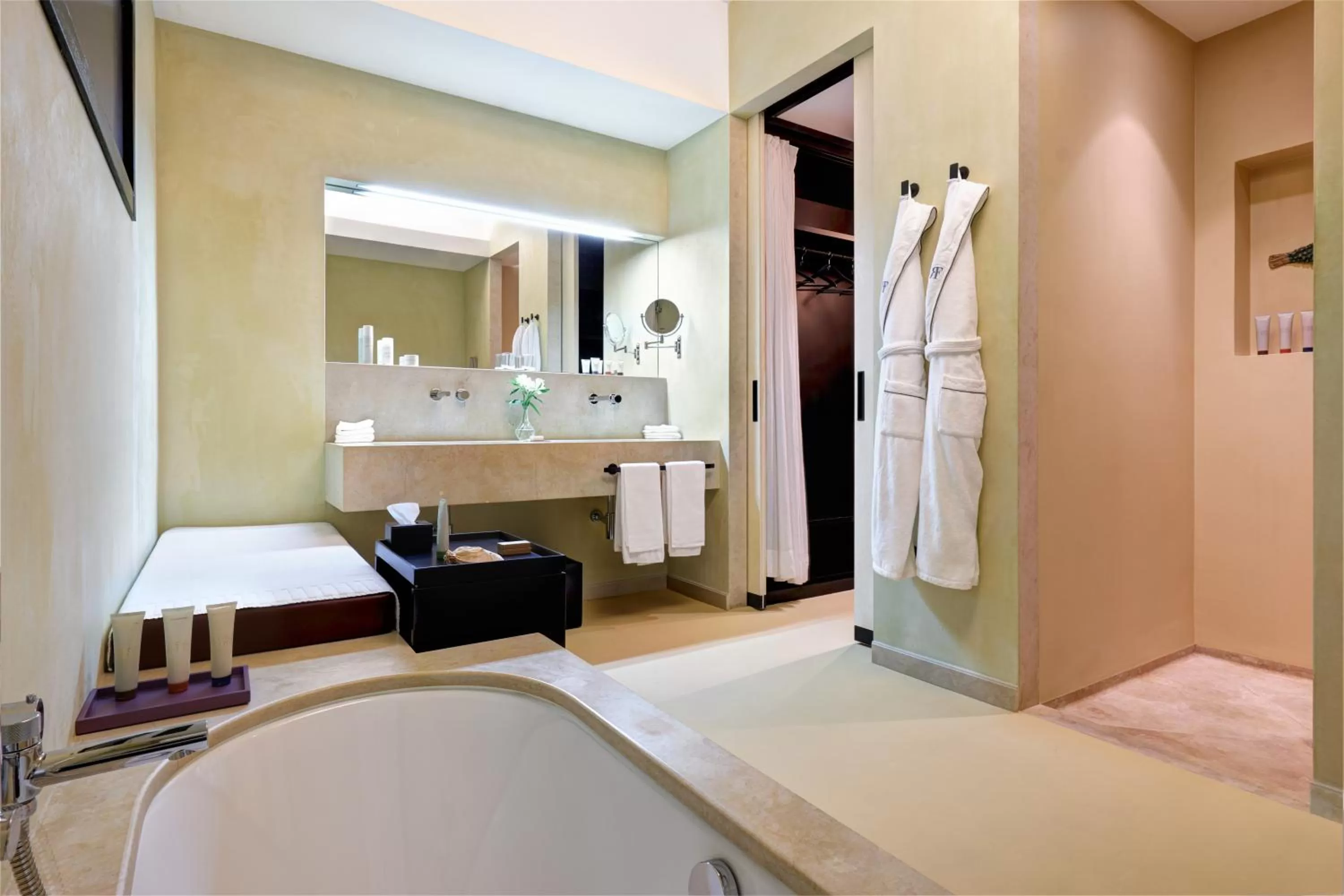 Bathroom, Bed in Verdura Resort