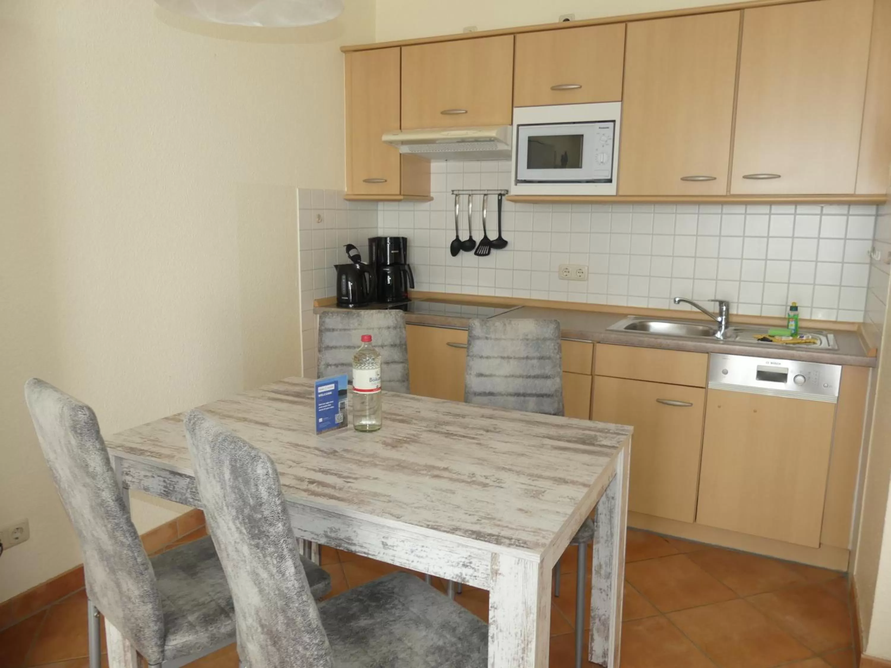 Kitchen or kitchenette, Kitchen/Kitchenette in Apartmenthaus Binzer Sterne