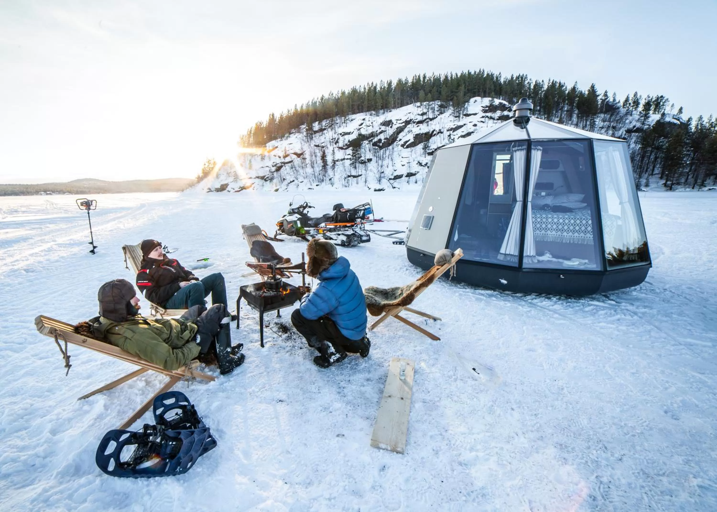 People in Peace & Quiet Hotel