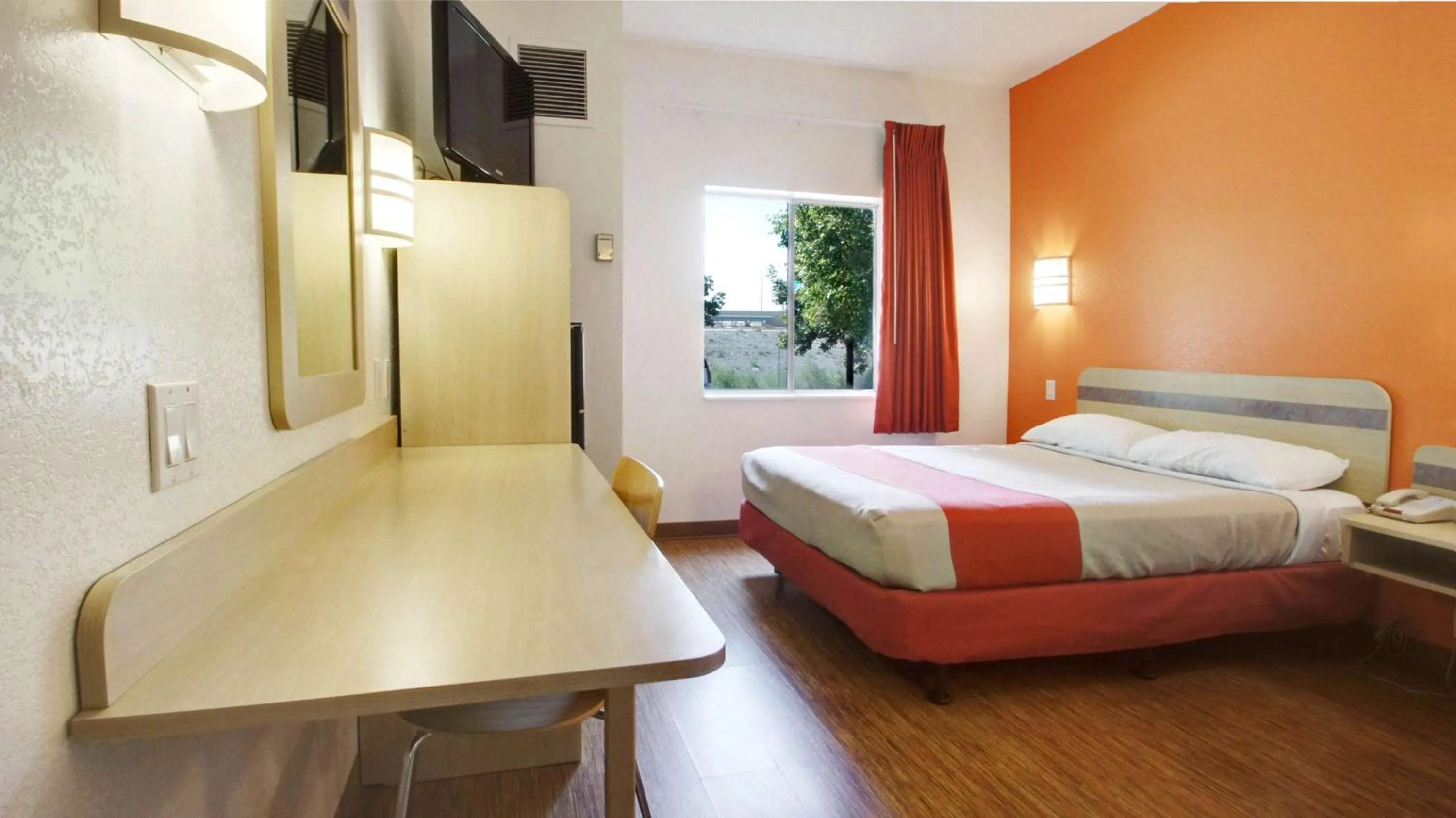 Bedroom, Bed in Motel 6 Lehi, UT - Thanksgiving Point