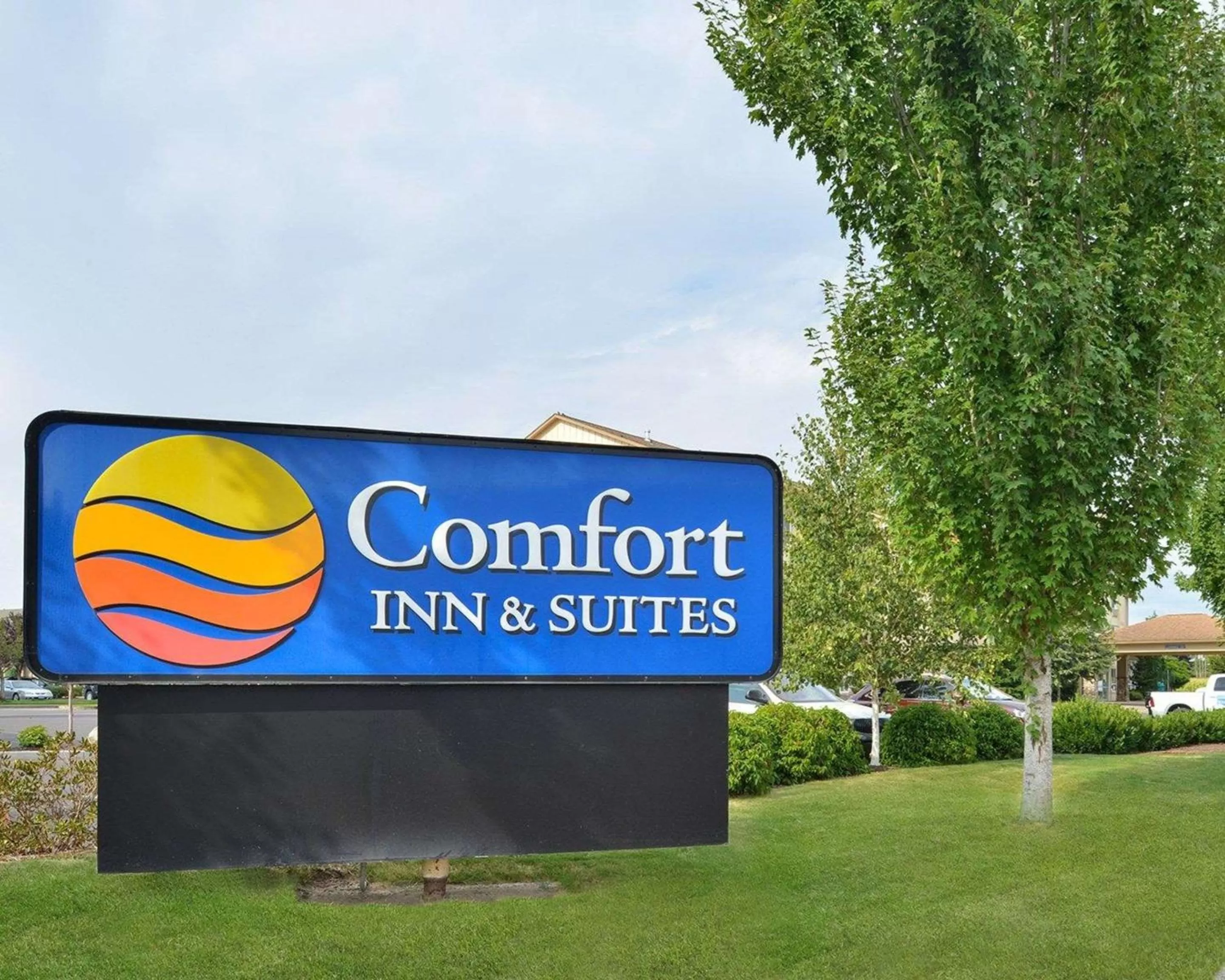 Property building in Comfort Inn & Suites McMinnville Wine Country