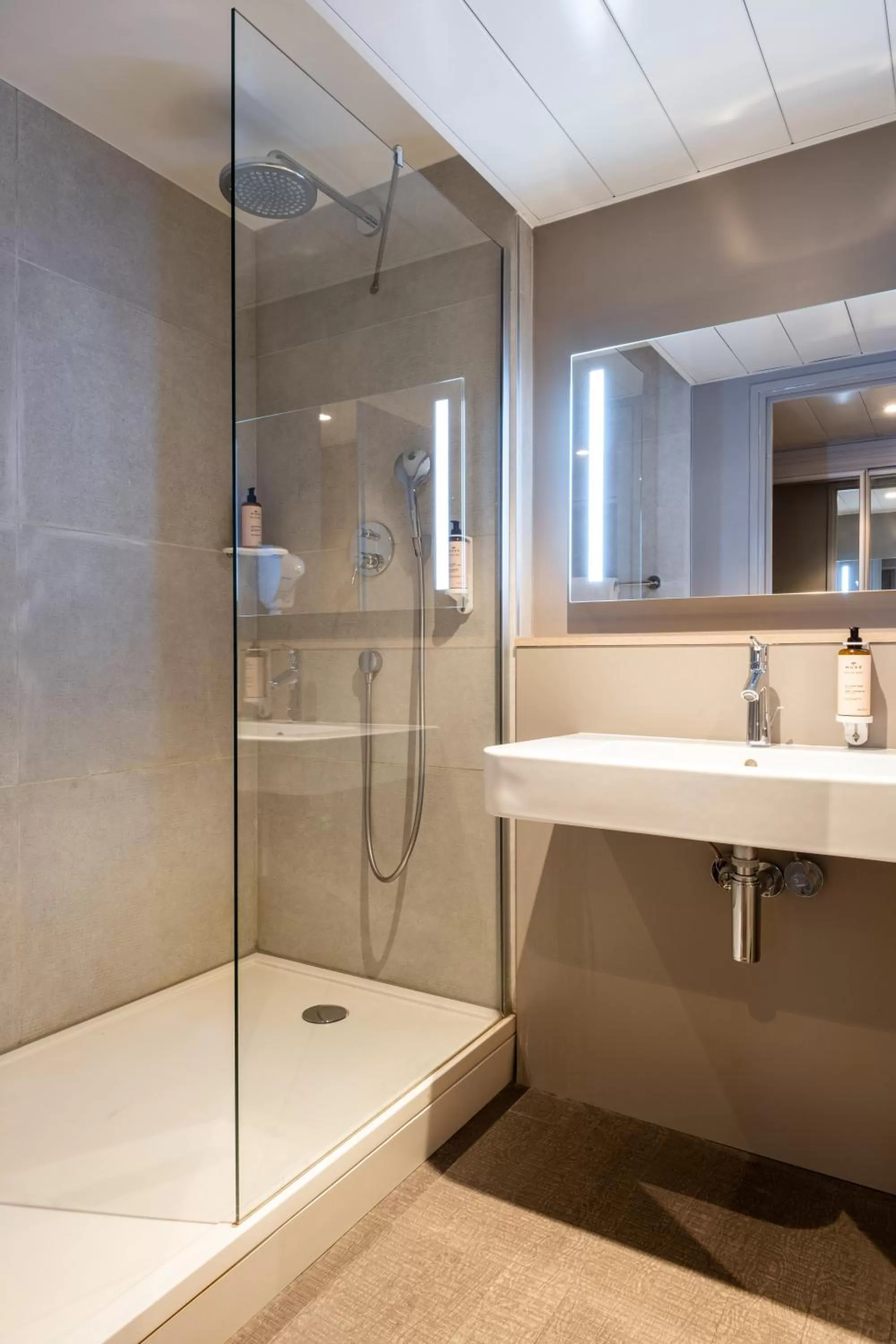 Bathroom in Mercure Grenoble Meylan