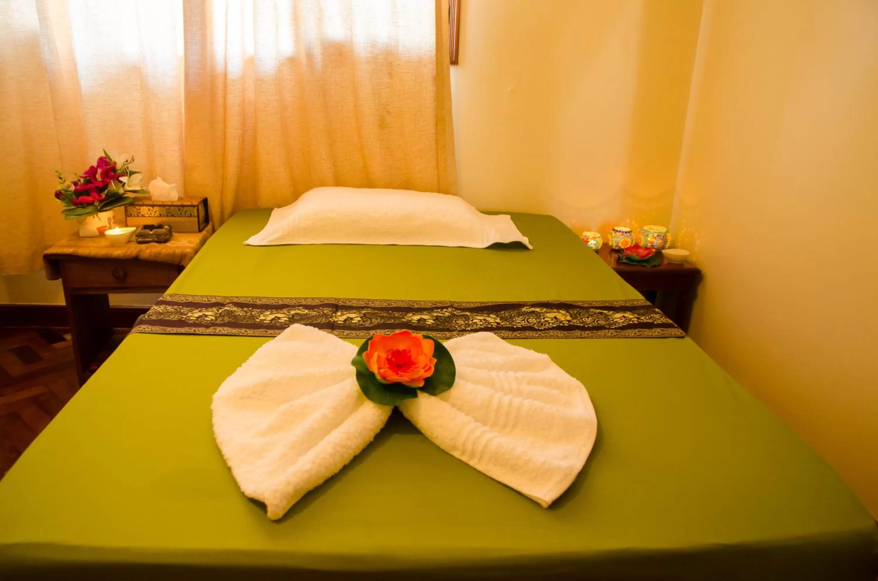 Spa and wellness centre/facilities, Bed in Entebbe Palm Hotel