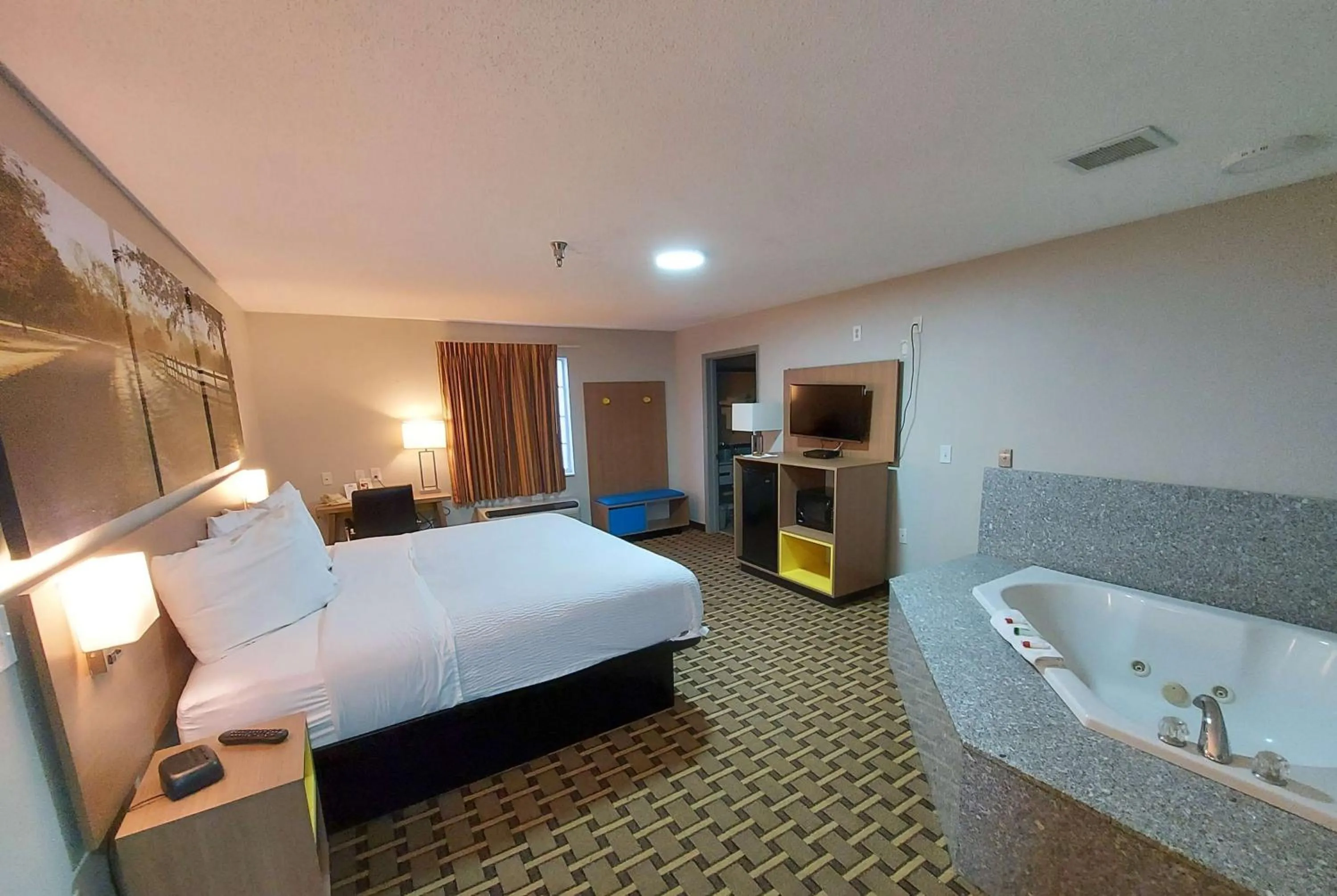 Photo of the whole room, Bed in Days Inn & Suites by Wyndham Huntsville
