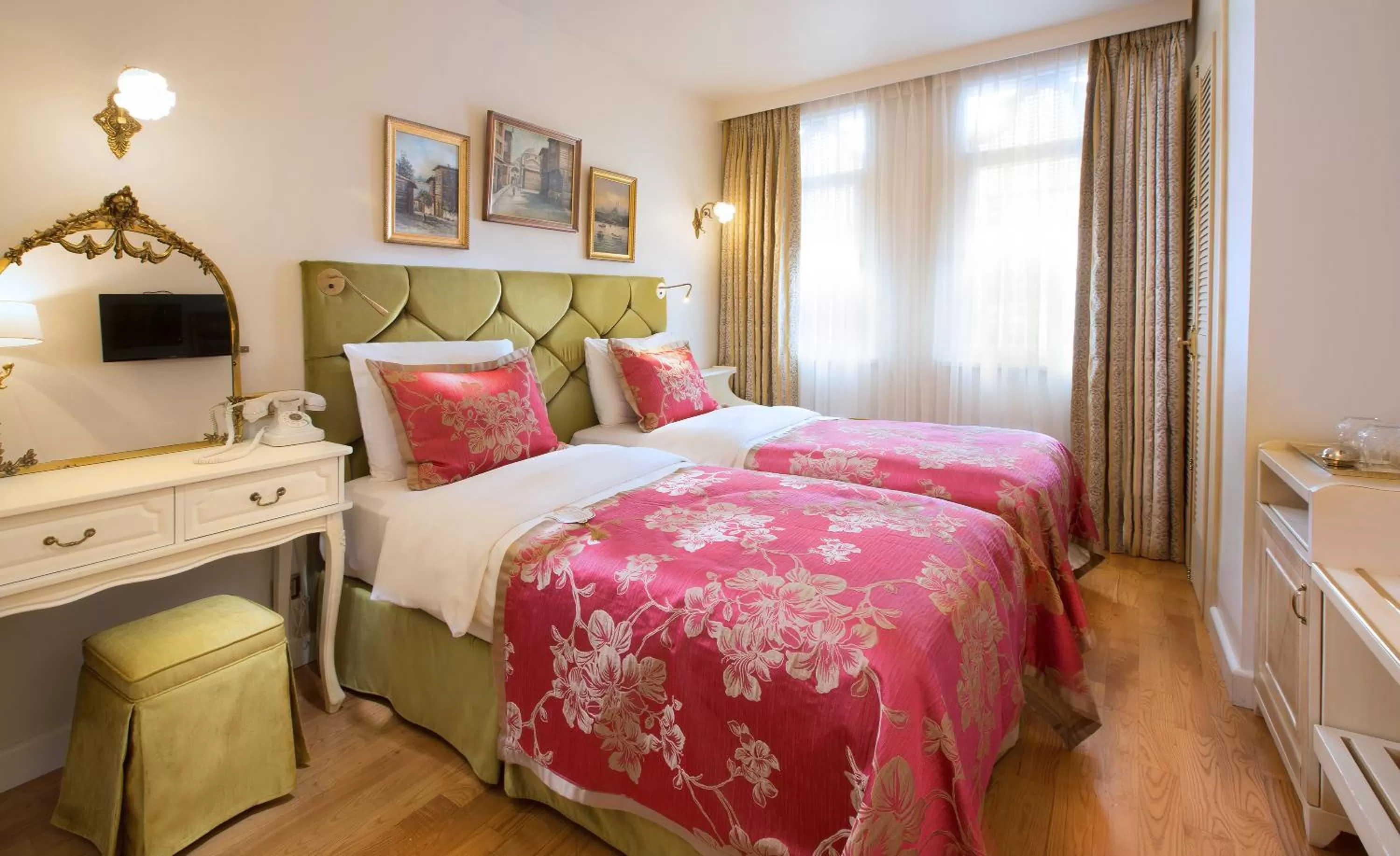 Bedroom, Bed in Valide Sultan Konagi