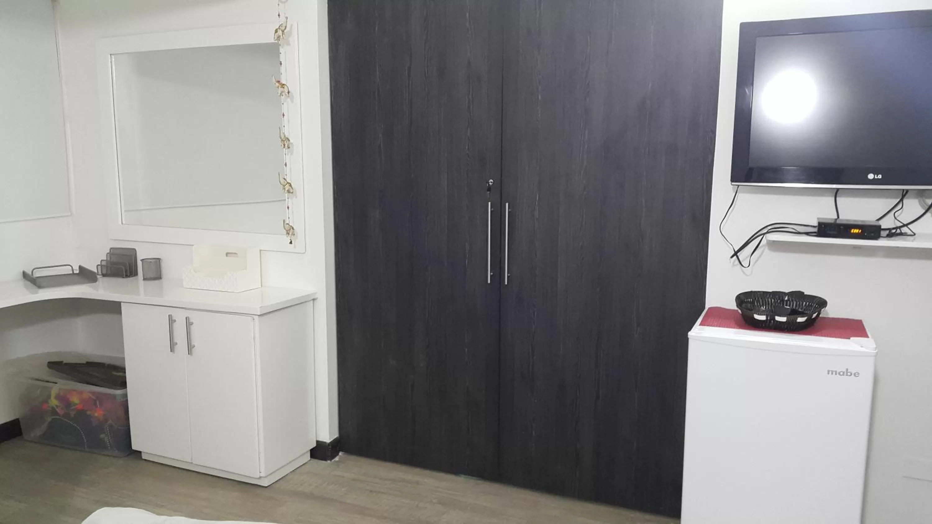 Bathroom, Kitchen/Kitchenette in Hospedaje Solymar Sarie Bay