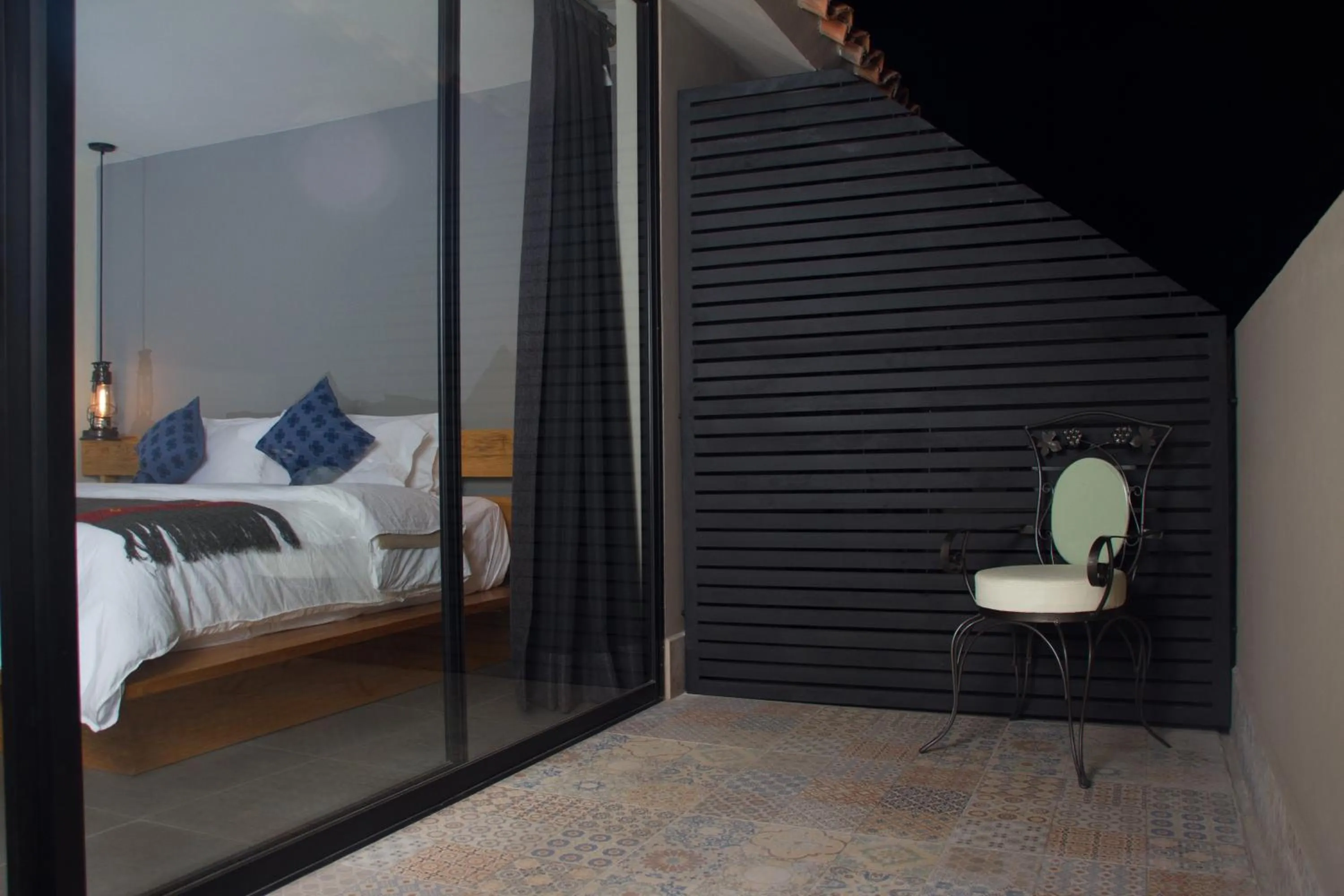 Night, Bed in Hotel Helverica