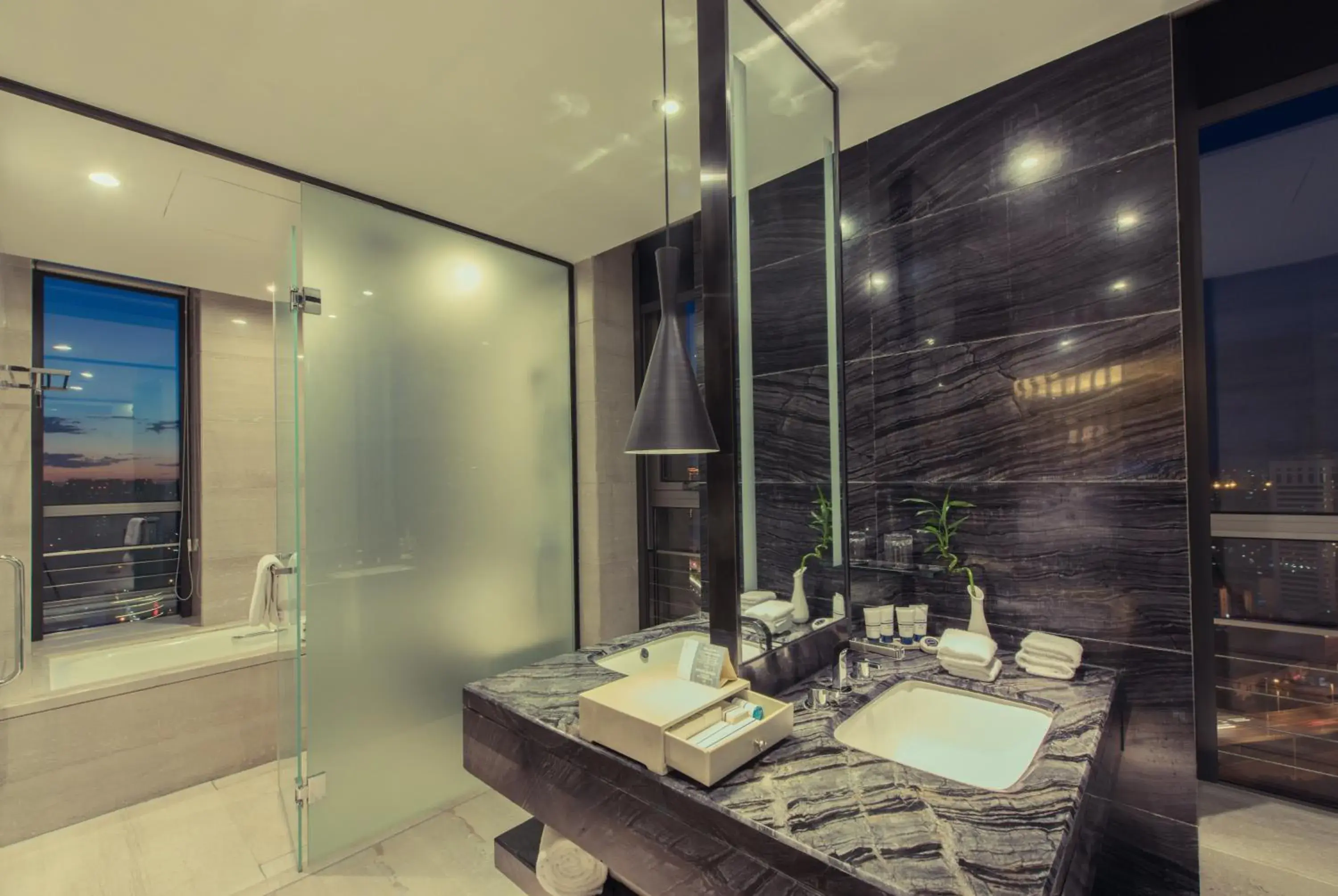 Club Twin Room with River View in Pan Pacific Tianjin Club Twin Room with River View in Pan Pacific Tianjin