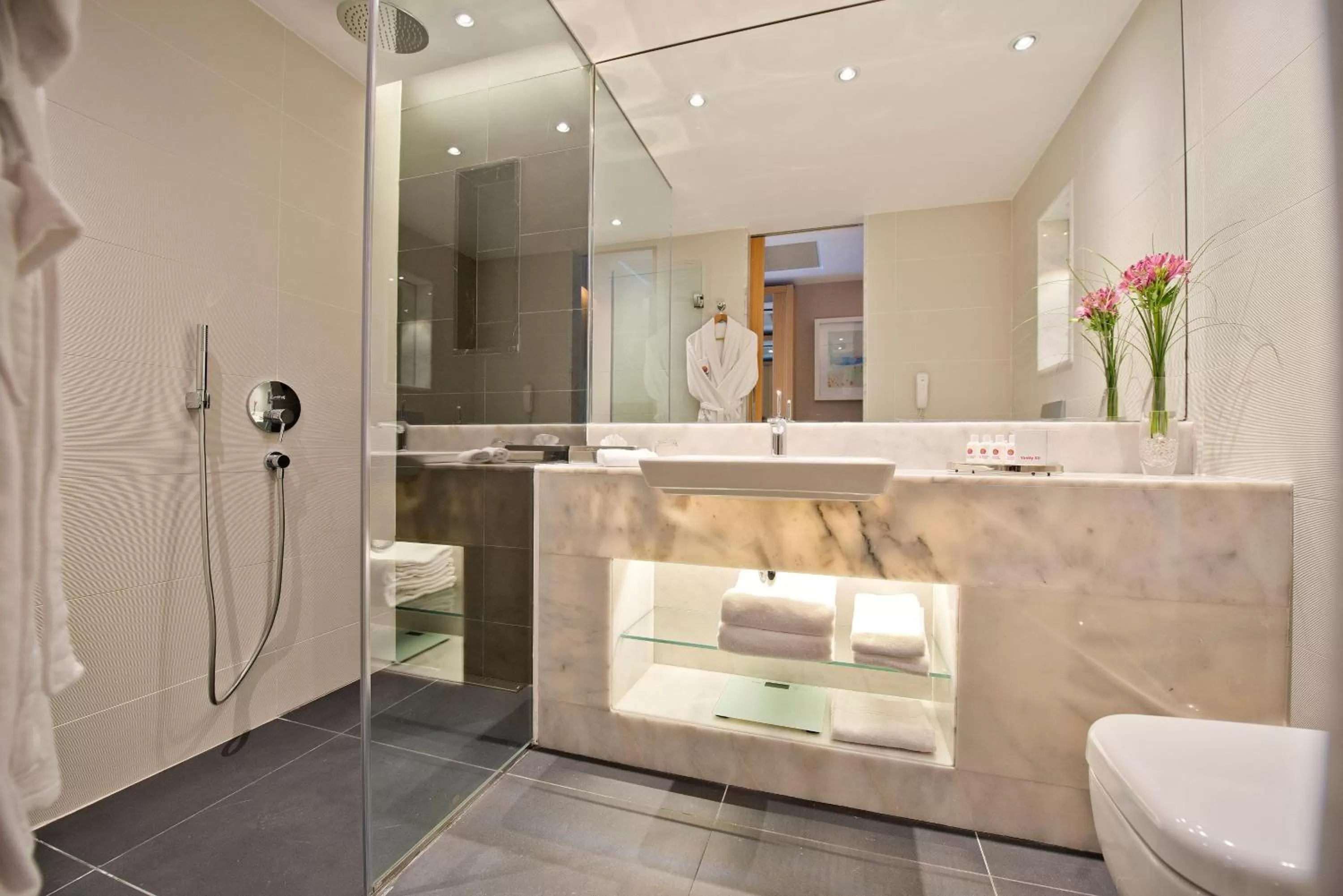 Deluxe Triple Room with City View in Akra Antalya