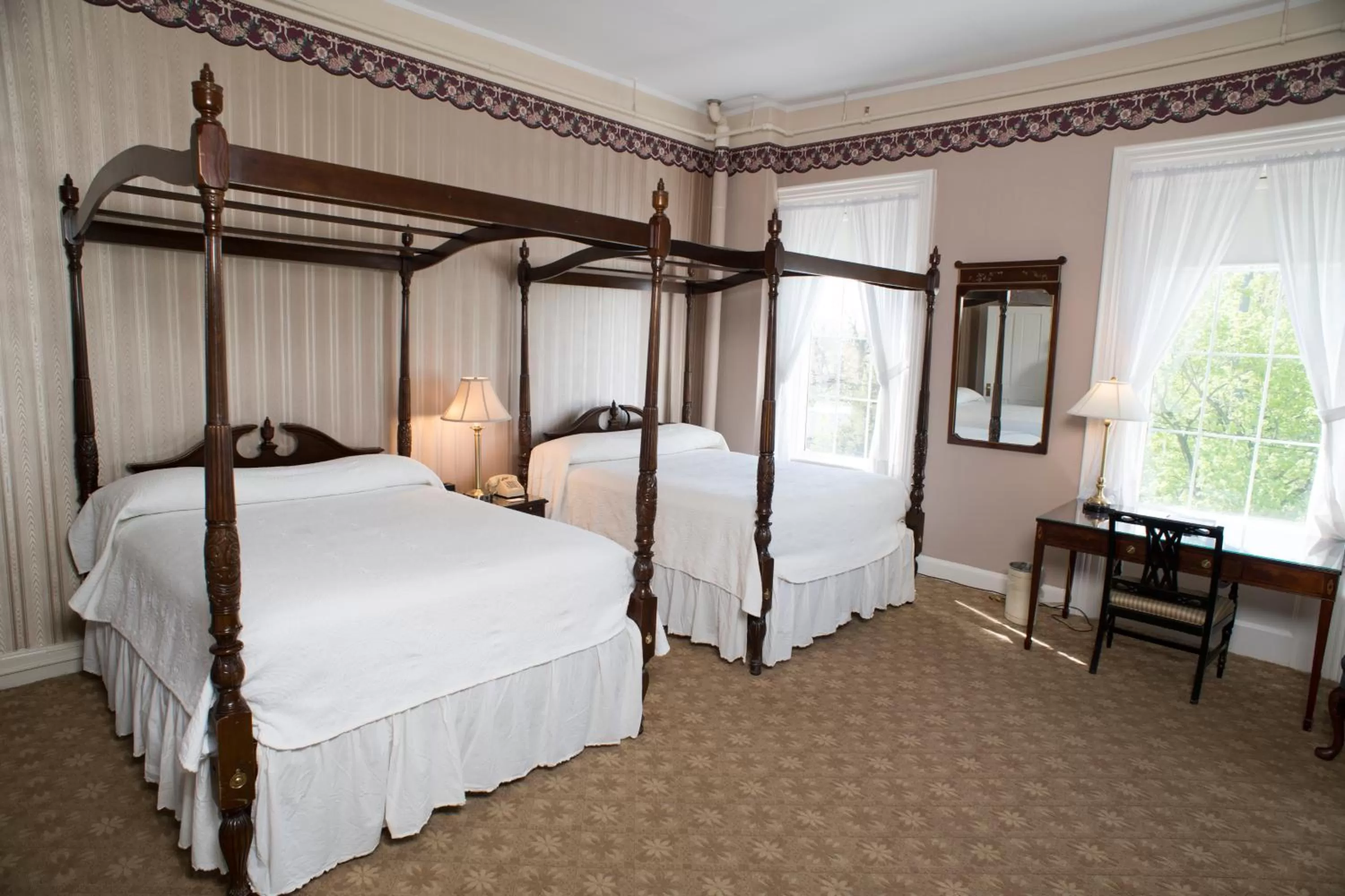 Bedroom, Bed in Middlebury Inn
