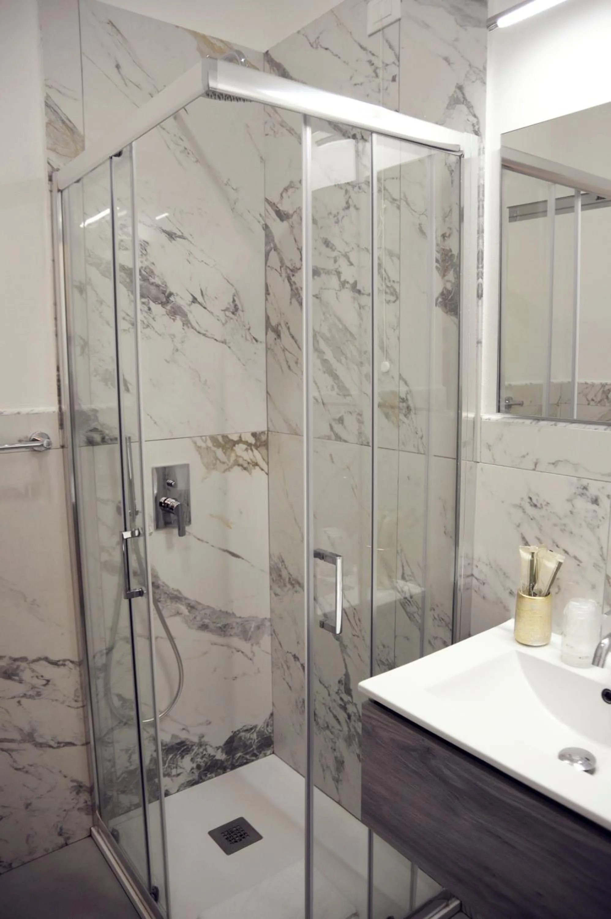 Shower in Hotel Fioralba