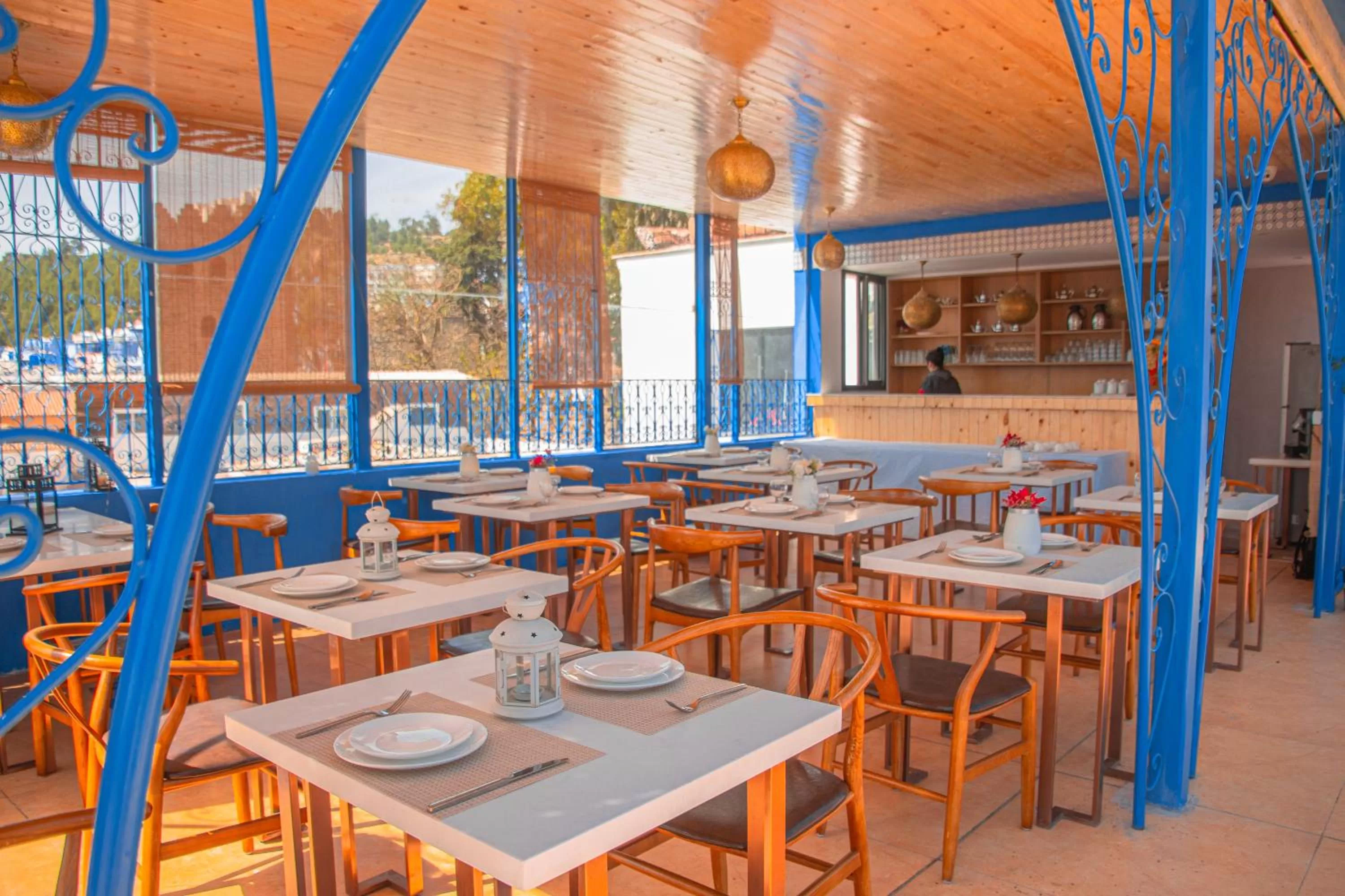 Restaurant/places to eat in VANCII Hotel