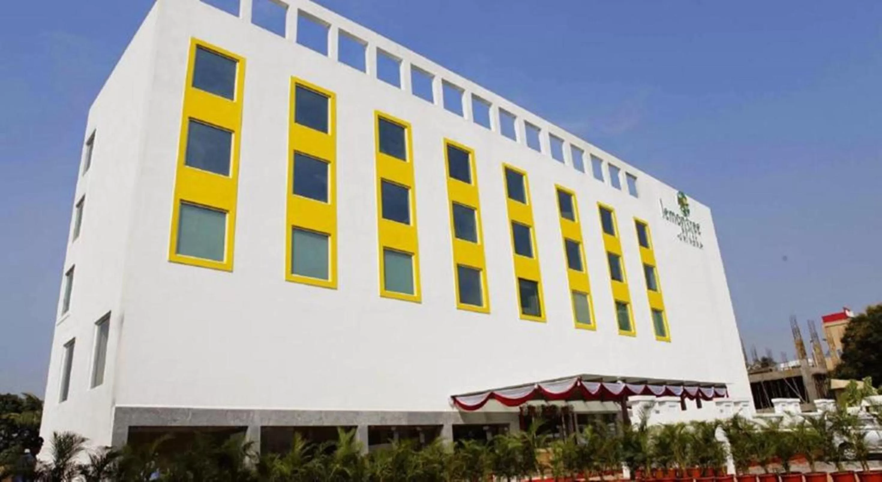 Facade/entrance in Lemon Tree Hotel Shimona Chennai