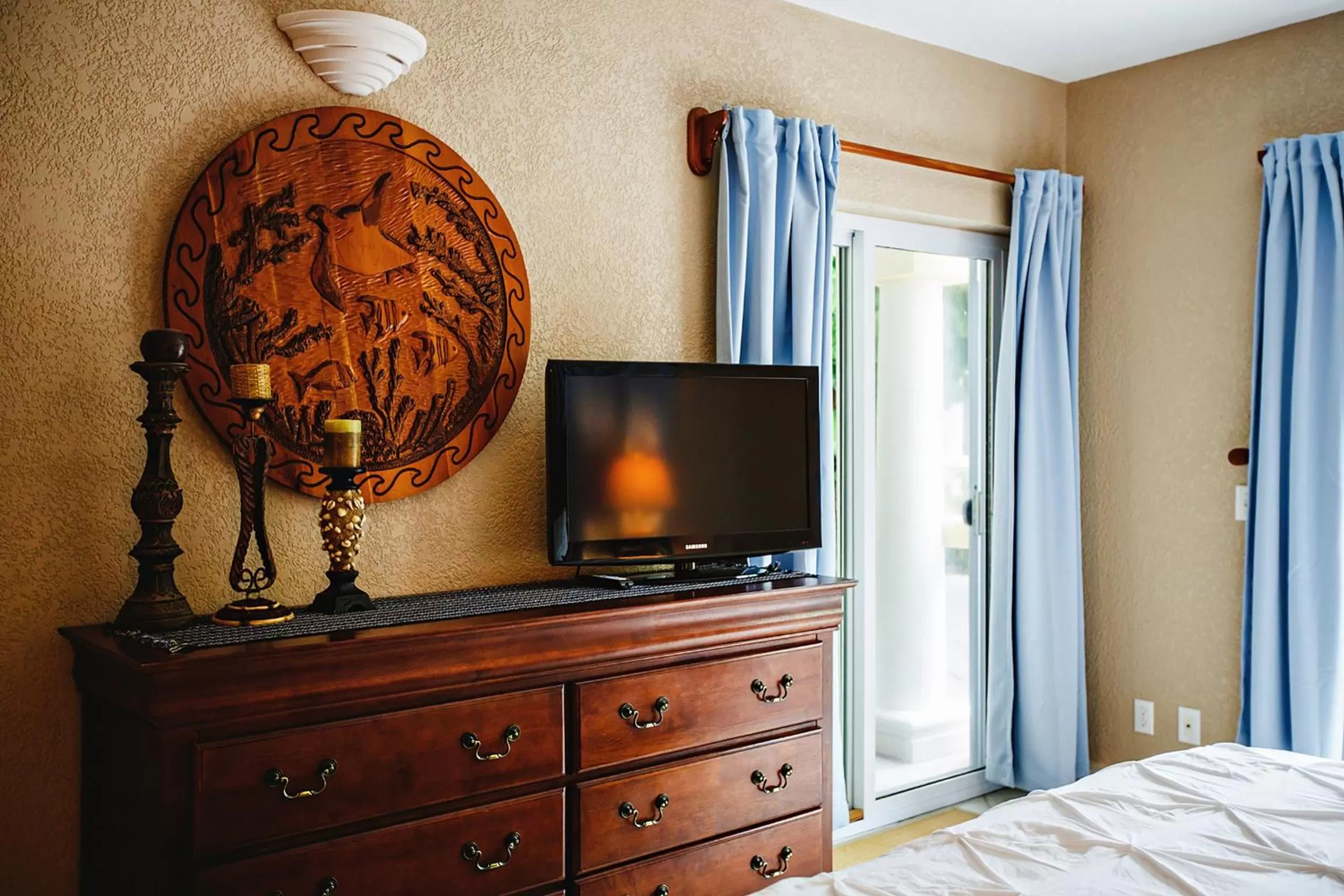Bedroom, TV/Entertainment Center in Pelican Reef Villas Resort