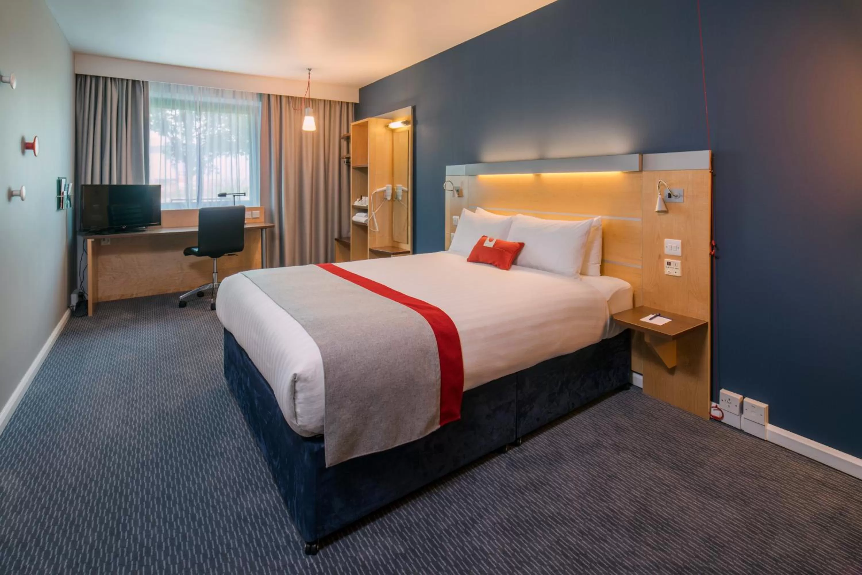 Photo of the whole room, Bed in Holiday Inn Express Doncaster by IHG