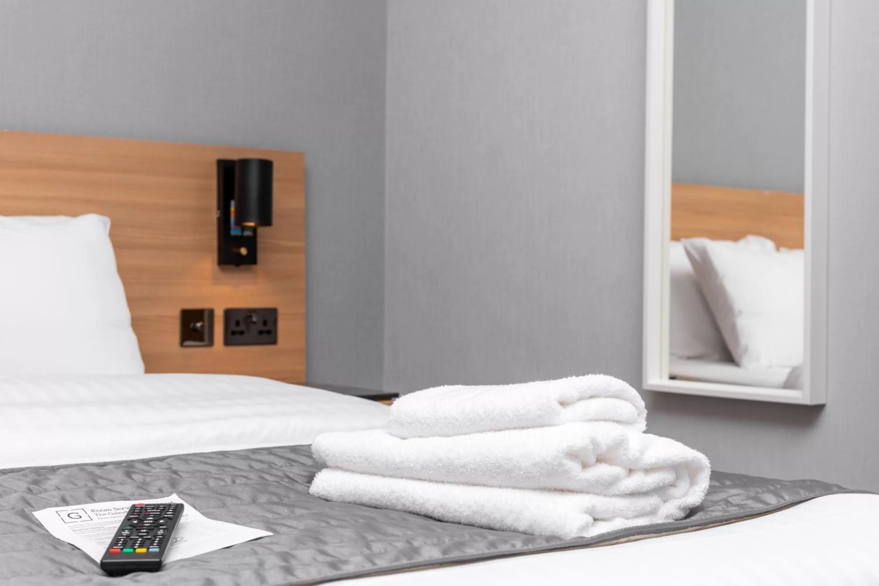 Bedroom, Bed in Gainsborough Hotel