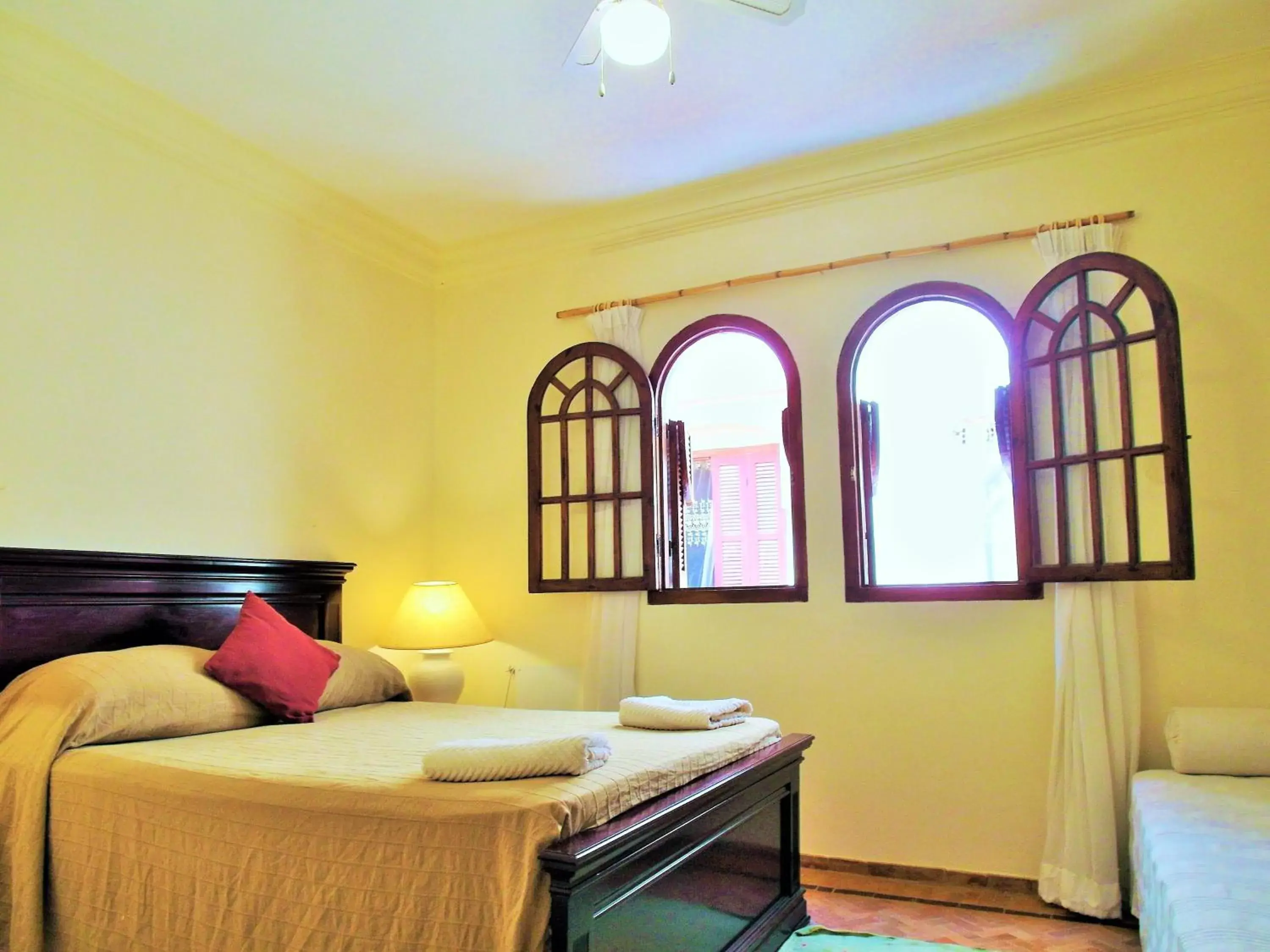 Double Room with Extra Bed - single occupancy in Christina's House Double Room with Extra Bed - single occupancy in Christina's House