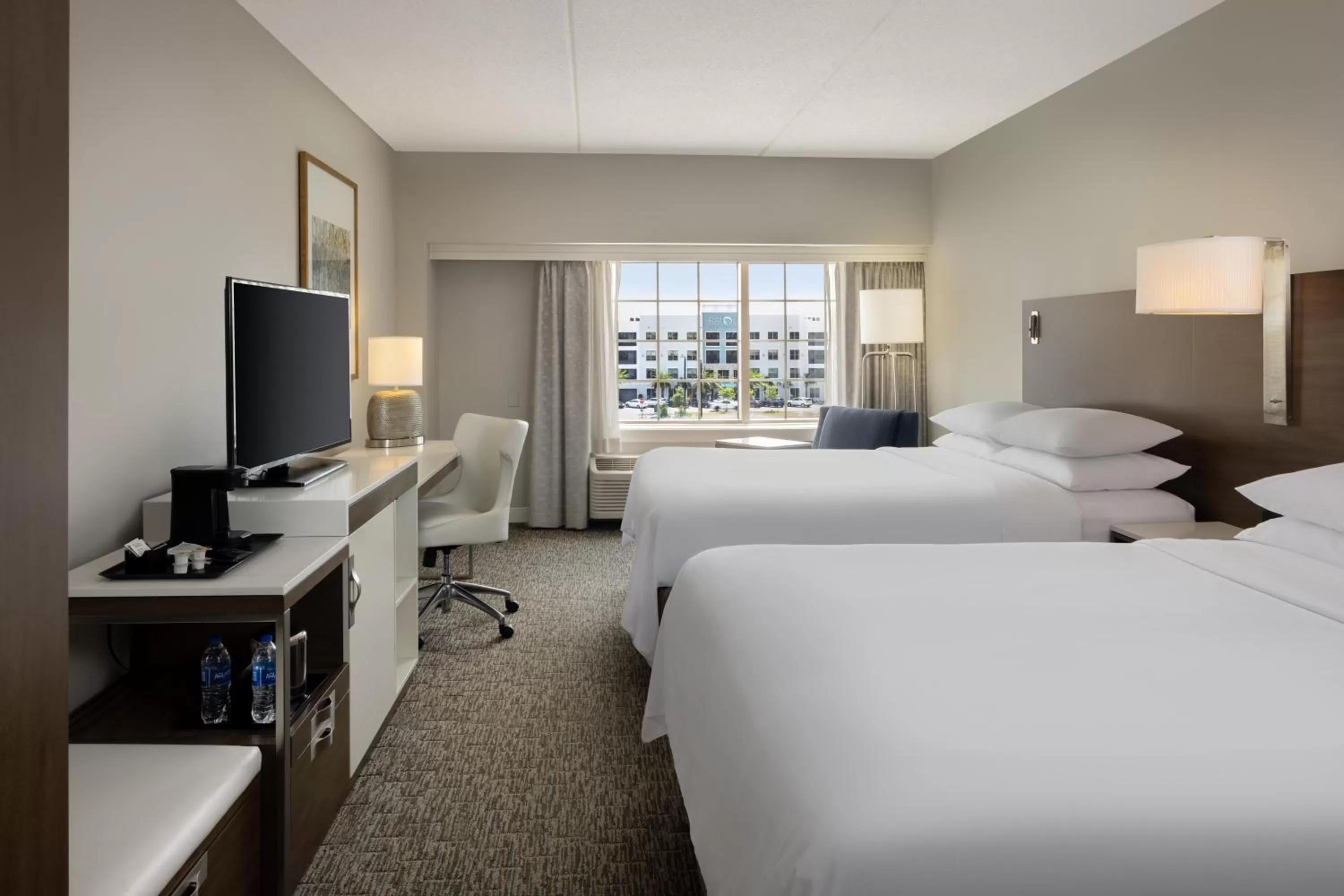 Bedroom, Bed in Sheraton Jacksonville Hotel